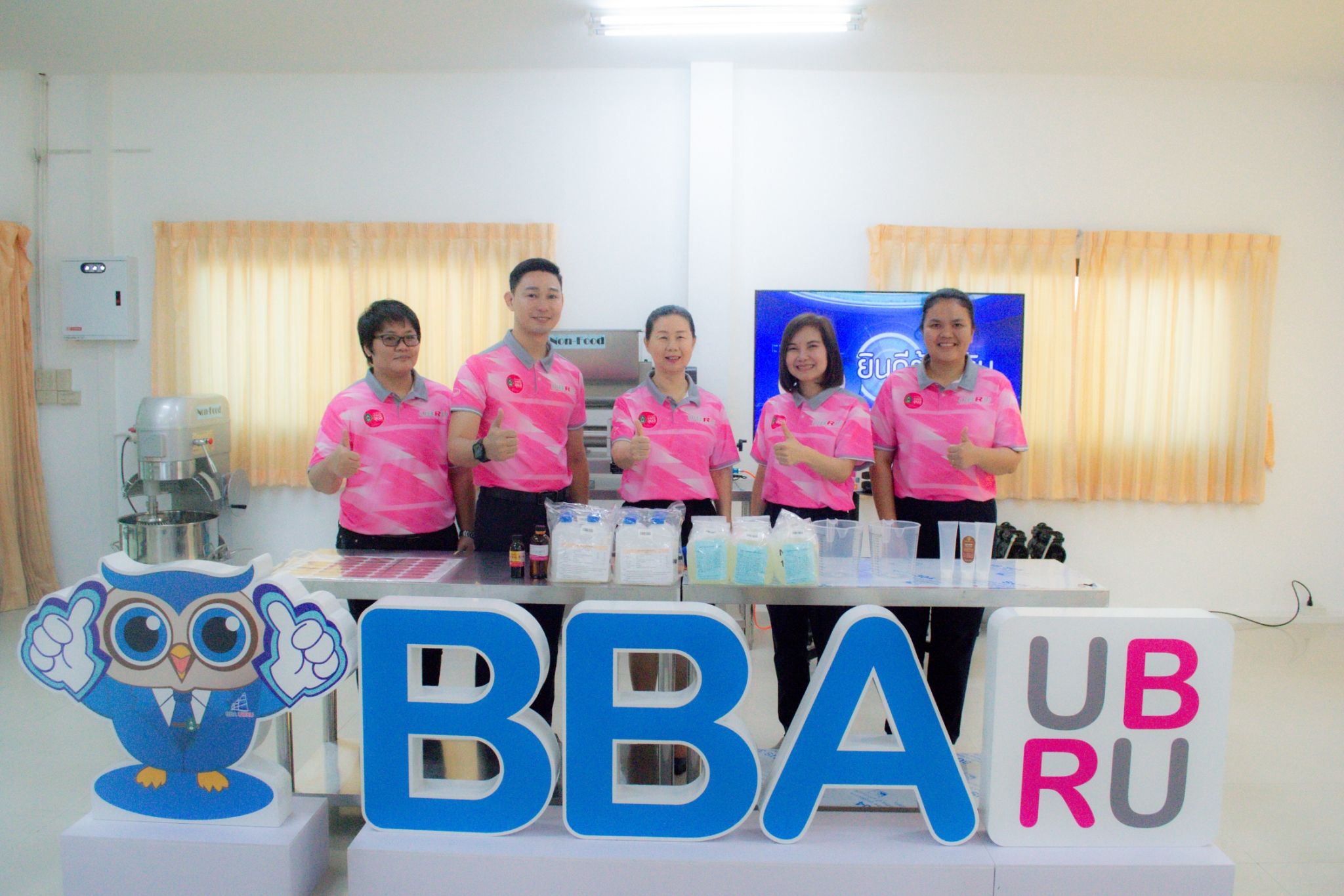 วันที่ 21 กุมภาพันธ์ 2568 การอบรมเชิงปฏิบัติการ หัวข้อ การคำนวณและการลดต้นทุนการผลิตโลชั่นรังไหมใบหม่อนและส่งเสริมการตลาดให้กับวิสาหกิจชุมชน ภายใต้โครงการส่งเสริมและพัฒนาความร่วมมือกับชุมชนท้องถิ่นเพื่อความเข้มแข็งอย่างยั่งยืน ประจำปีงบประมาณ พ.ศ. 2568  ณ