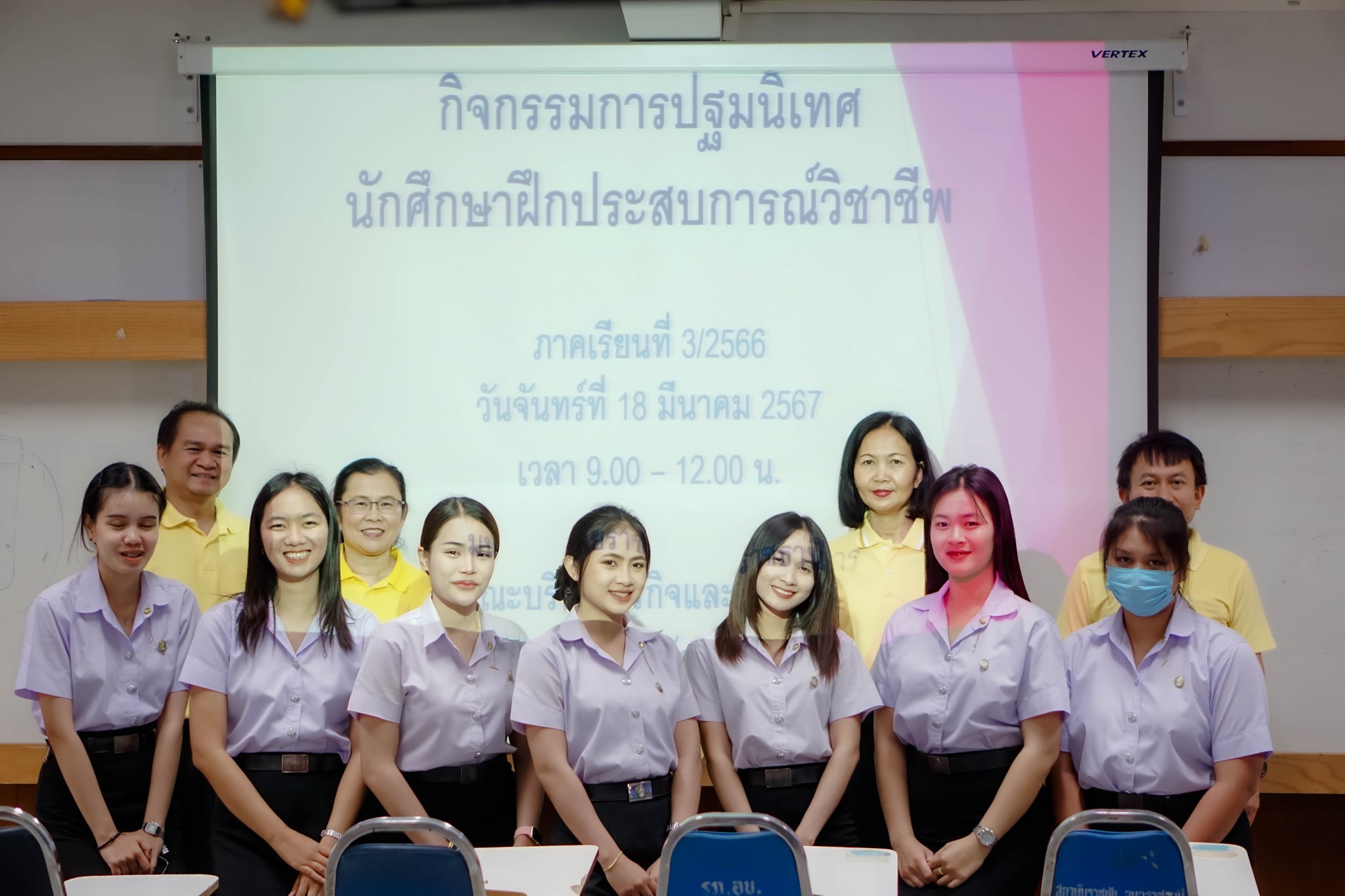 วันที่ 18 มี.ค. 67 รศ.ดร.ประนอม คำผา คณบดีคณะบริหารธุรกิจและการจัดการ พร้อมด้วยผู้บริหาร คณาจารย์ ร่วมปฐมนิเทศการฝึกประสบการณ์วิชาชีพ ภาคเรียนที่ 3/2566 โดยอาจารย์ประจำสายนิเทศชี้แจงการออกฝึกประสบการณ์วิชาชีพให้แก่นักศึกษาในเรื่องต่างๆ เช่น การเข้างาน การ