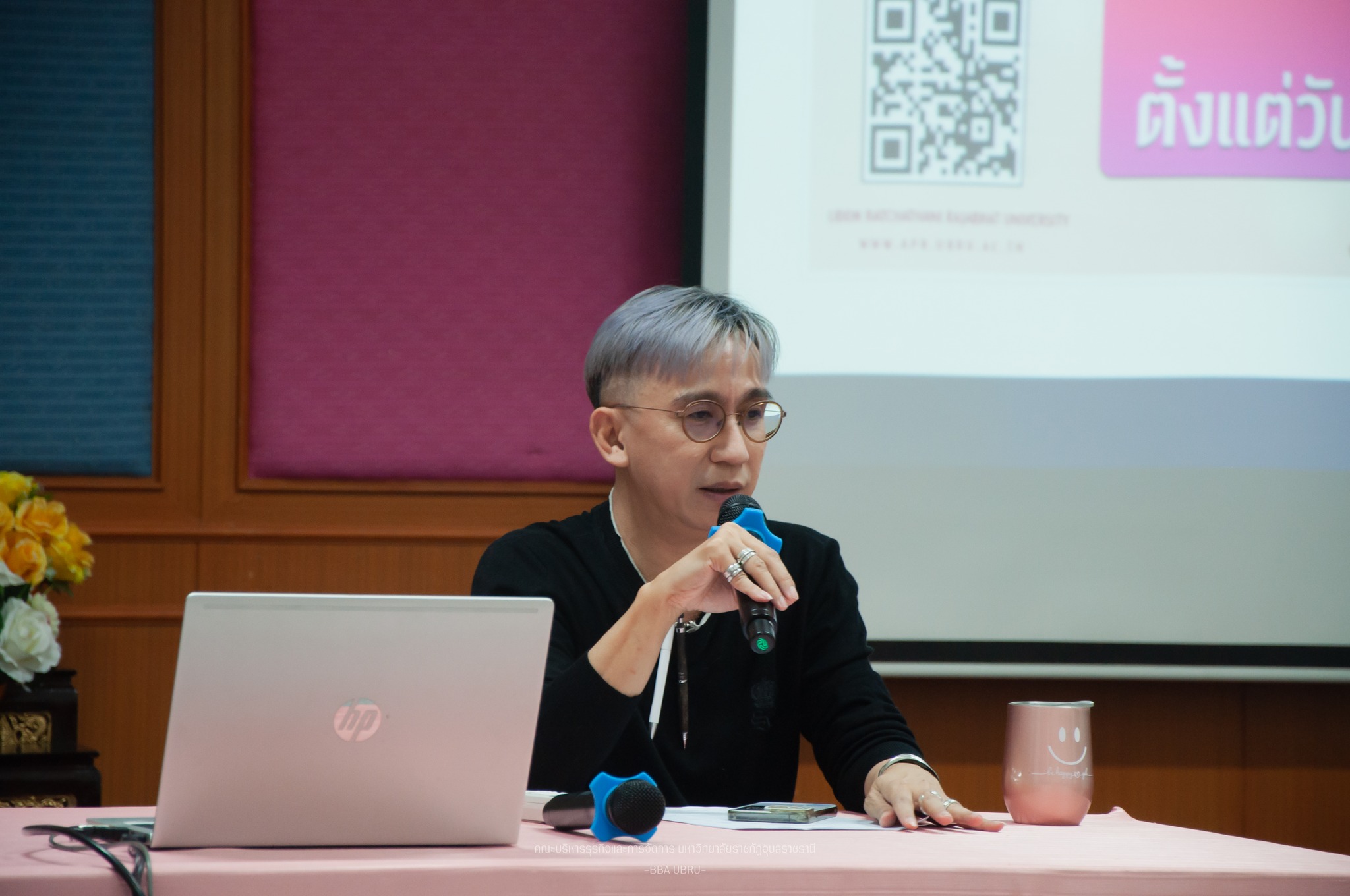 วันที่ 24 พ.ย. 66 คณะบริหารธุรกิจและการจัดการ มหาวิทยาลัยราชภัฏอุบลราชธานี จัดกิจกรรมอบรมพัฒนาศักยภาพนักศึกษาสู่อาชีพเป้าหมาย กับการทำงานกับสถานประกอบการชั้นนำ วิทยากรโดย คุณไชโย เลิศอริยกุล