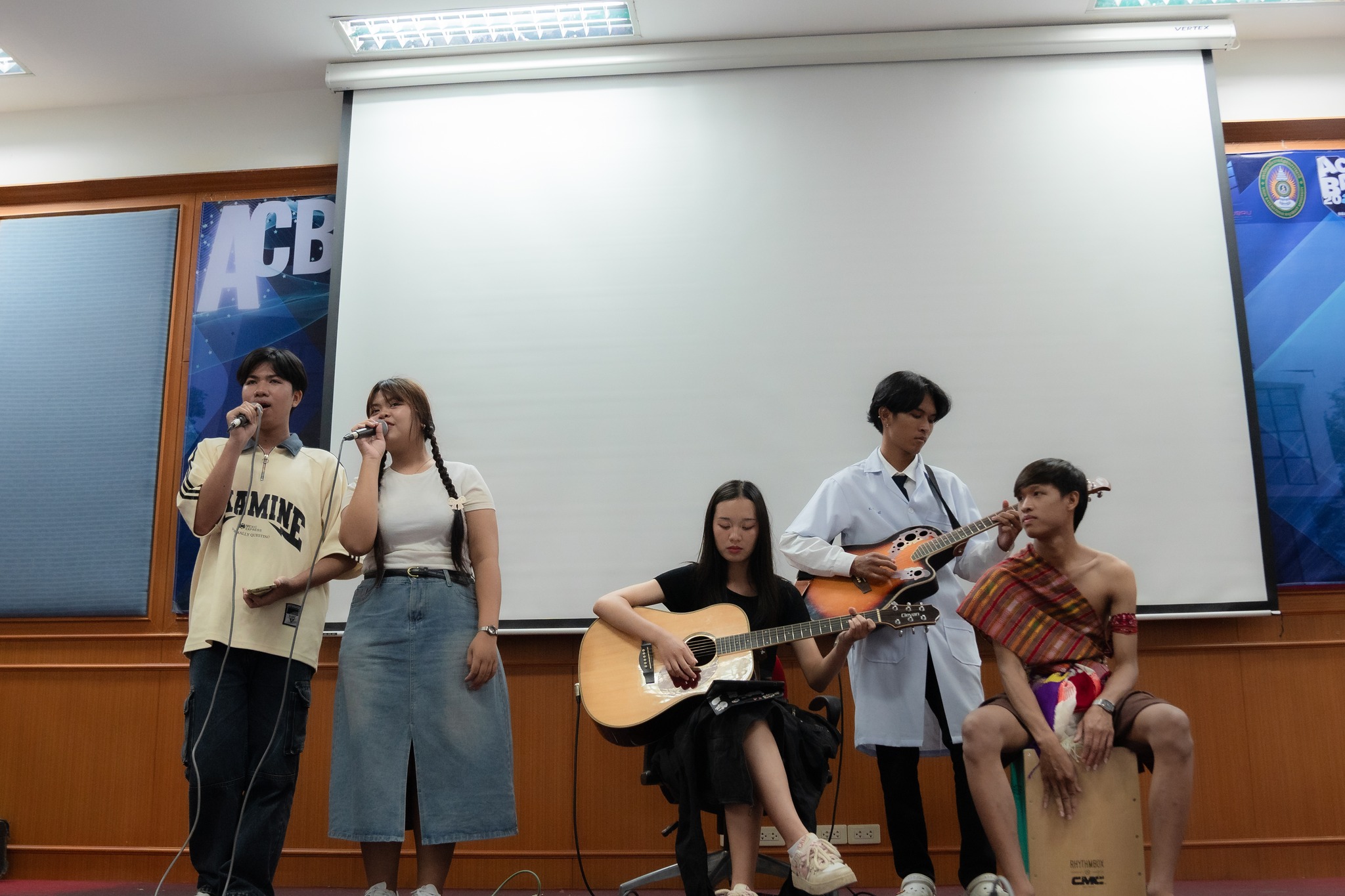 4 ก.ย. 67 ณ ห้องประชุมชั้น 3 อาคารอินทนิล คณะบริหารธุรกิจและการจัดการ มหาวิทยาลัยราชภัฏอุบลราชธานี วิทยากรพิเศษ บรรยาย ในหัวข้อ ?ประสบการชีวิตจากบัณฑิตนิเทศศาสตร์? ?บริหารธุรกิจวิชาการ? ครั้งที่ 10 (ACBA 2024)