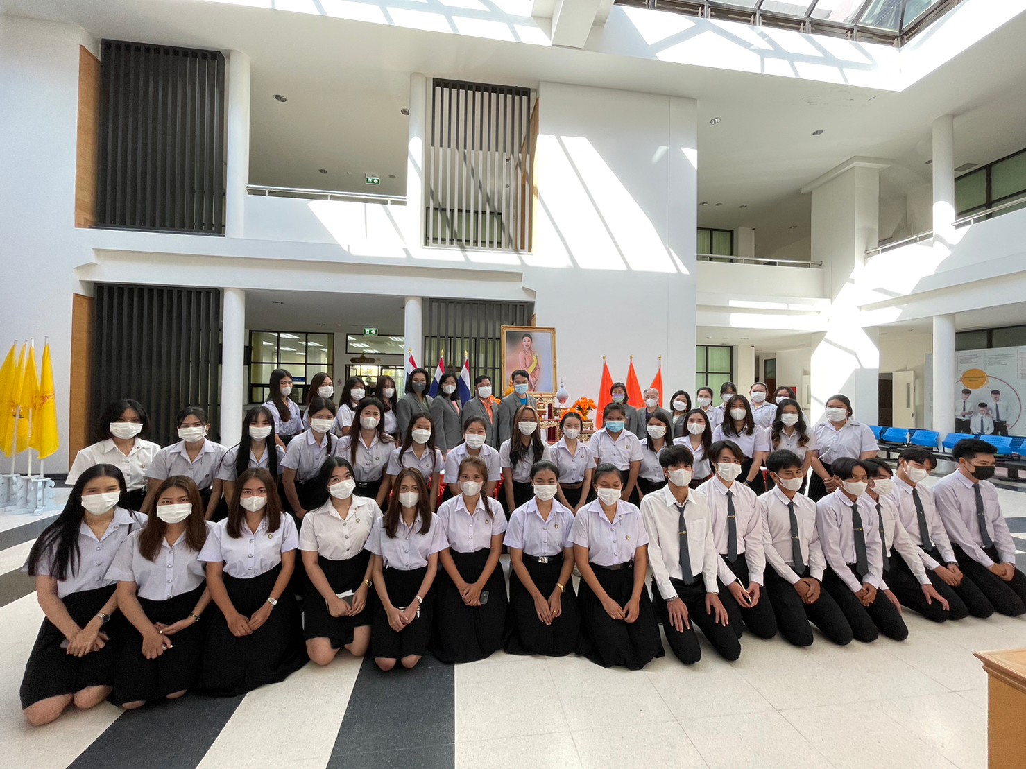 วันที่ 28 ธ.ค 65 ณ อาคารเรียนและปฏิบัติการ มหาวิทยาลัยราชภัฏอุบลราชธานี:ลงนามถวายพระพร สมเด็จพระเจ้าลูกเธอ เจ้าฟ้าพัชรกิติยาภา นเรนทิราเทพยวดี กรมหลวงราชสาริณีสิริพัชร มหาวัชรราชธิดา