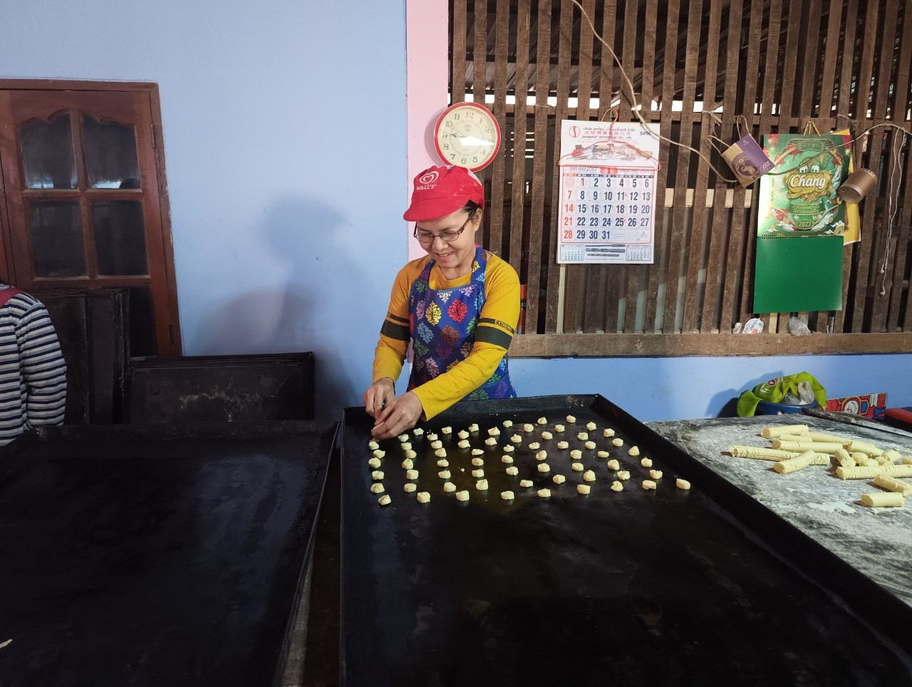 ในวันอังคารที่ 23 มกราคม 2567 ที่ผ่านมา ในรายวิชาการตลาดสำหรับธุรกิจชุมชน Section 03 อาจารย์ผู้สอน ผศ.ดร.บุษยมาส ชื่นเย็น ได้มีโอกาสสำรวจปัญหาวิสาหกิจชุมชนขนมผิง แม่รุ่ง ที่อยู่ เลขที่ 33 หมู่ที่ 2 บ้านแค ต.คำขวาง อ.วารินชำราบ จ.อุบลราชธานี