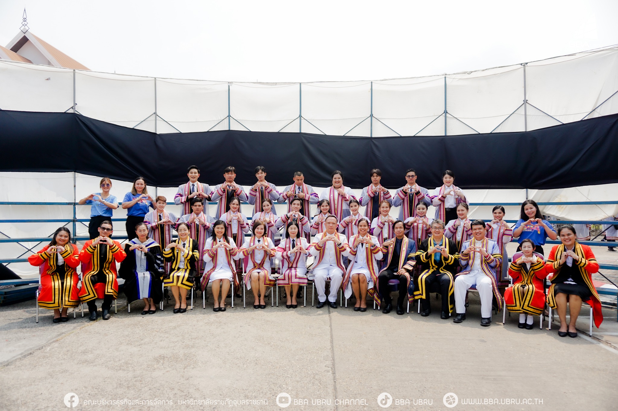 วันที่ 23 มี.ค. 67 รศ.ดร.ประนอม คำผา คณบดีคณะบริหารธุรกิจและการจัดการ พร้อมด้วยผู้บริหาร คณาจารย์ และบุคลากรร่วมถ่ายภาพหมู่เรียนบัณฑิต คณะบริหารธุรกิจและการจัดการ มหาวิทยาลัยราชภัฏอุบลราชธานี ณ หอประชุมไพรพะยอม มหาวิทยาลัยราชภัฏอุบลราชธานี