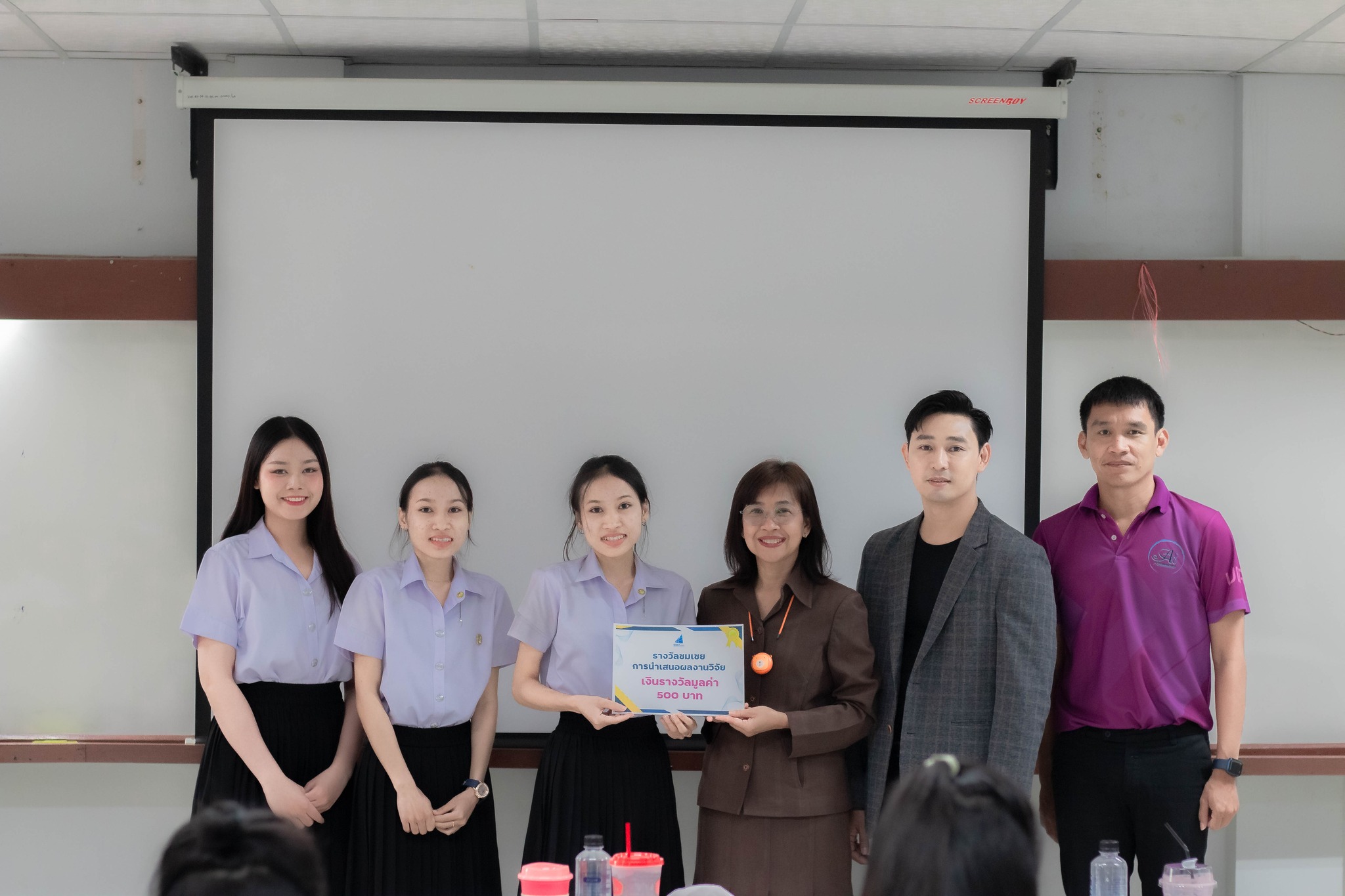 วันเสาร์ที่ 2 มีนาคม 2567 คณะบริหารธุรกิจและการจัดการ มหาวิทยาลัยราชภัฏอุบลราชธานี จัดการแข่งขันการนำเสนอผลงานวิจัยของนักศึกษา กิจกรรมเสริมสร้างทักษะทางด้านงานวิจัยให้กับนักศึกษา ภายใต้โครงการพัฒนาศักยภาพด้านการวิจัยและนวัตกรรม ประจำปีงบประมาณ พ.ศ.2567 โด