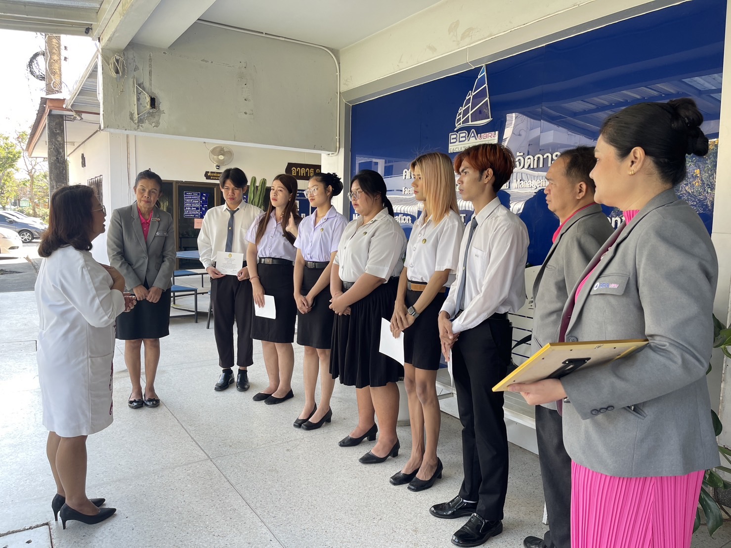 รางวัลชนะเลิศ การประกวดแสดงละครเวที ในธีมลูกเป็ดขี้เหร่ ประเภทละครแอคชั่น ในกิจกรรมนิเทศศาสตร์สัมพันธ์ครั้งที่ 13