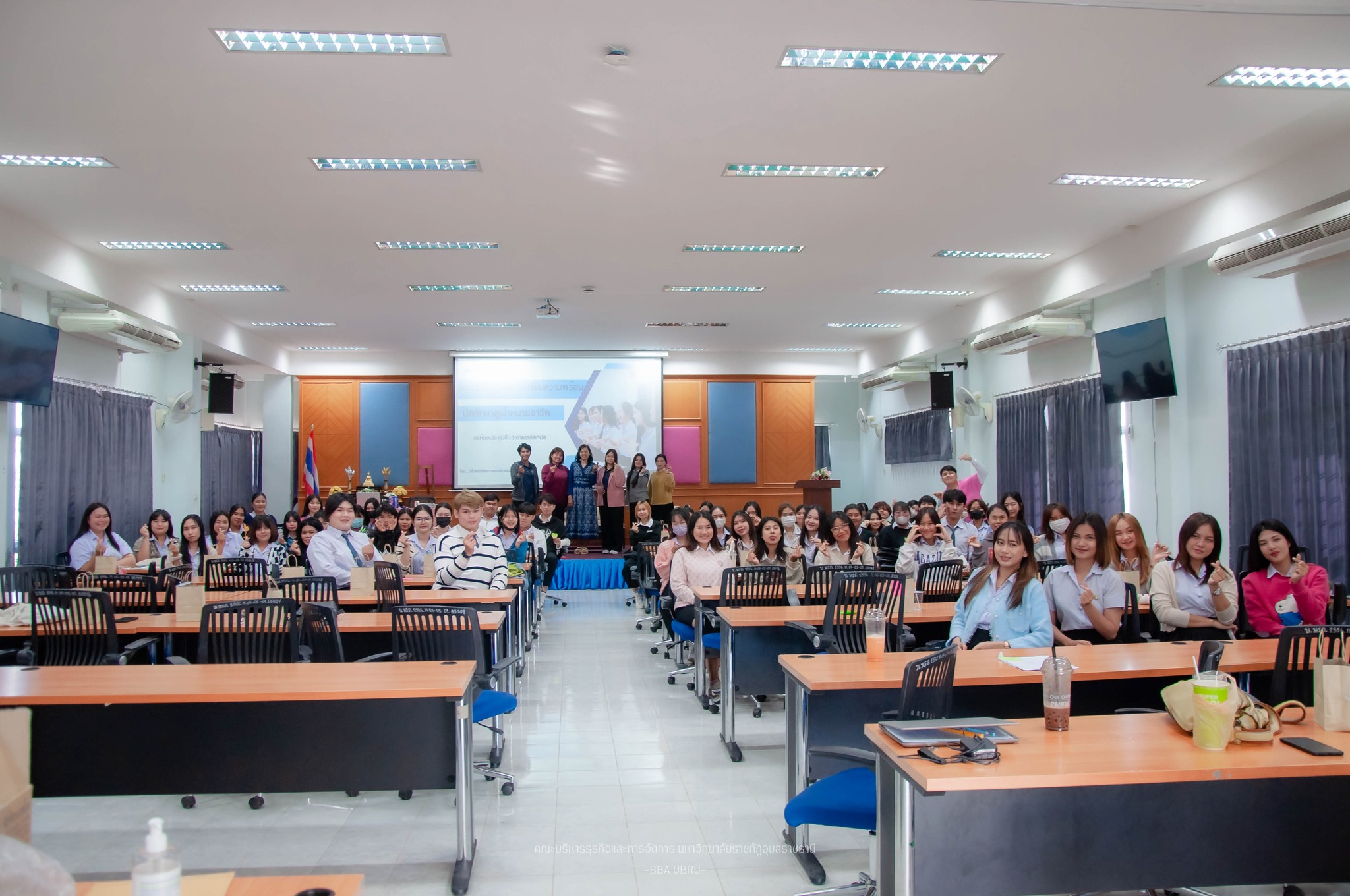 กิจกรรมอบรมเชิงปฏิบัติการเตรียมความพร้อมนักศึกษาสู่เป้าหมายอาชีพนักศึกษาชั้นปีที่ 3 คณะบริหารธุรกิจและการจัดการ มหาวิทยาลัยราชภัฏอุบลราชธานี #IBM #GM #CME -------------- วันที่ 23 ธ.ค. 66 คณะบริหารธุรกิจและการจัดการ มหาวิทยาลัยราชภัฏอุบลราชธานี จัดกิจกรรม