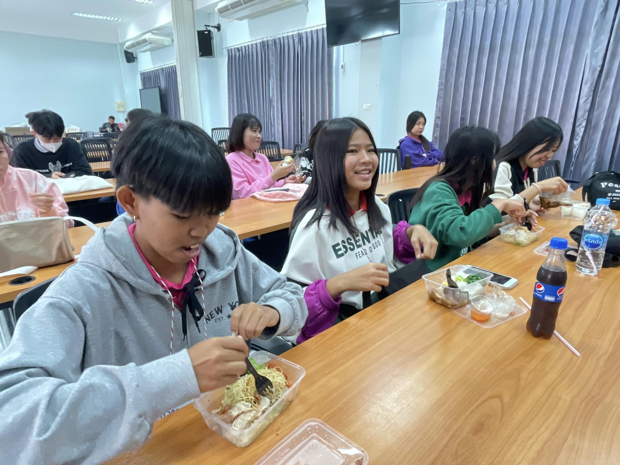 สนุกกว่าเชียร์ทีมดีๆ ก็เชียร์นักกีฬาหน้าตาดีนี่แหละ???????? กิจกรรมอบรมเตรียมความพร้อมพัฒนาทักษะสู่การแข่งขันกีฬานักศึกษาBBA จัดโดยสโมสรนักศึกษา คณะบริหารธุรกิจและการจัดการ วันอาทิตย์ที่ 24 ธันวาคม 2566 ณ ห้องประชุมชั้น3 อาคารอินทนิล คณะบริหารธุรกิจและการ