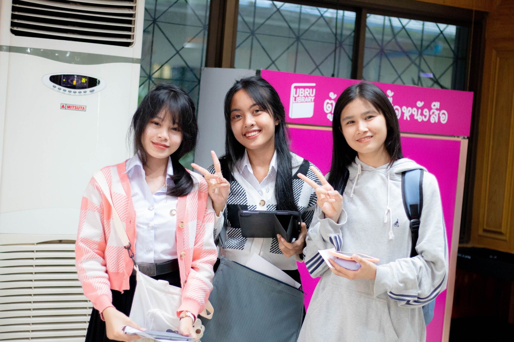 ณ สำนักวิทยบริการและเทคโนโลยีสารสนเทศ มหาวิทยาลัยราชภัฏอุบลราชธานี กิจกรรม ?เปิดโลกห้องสมุด Happy UBRU Library?