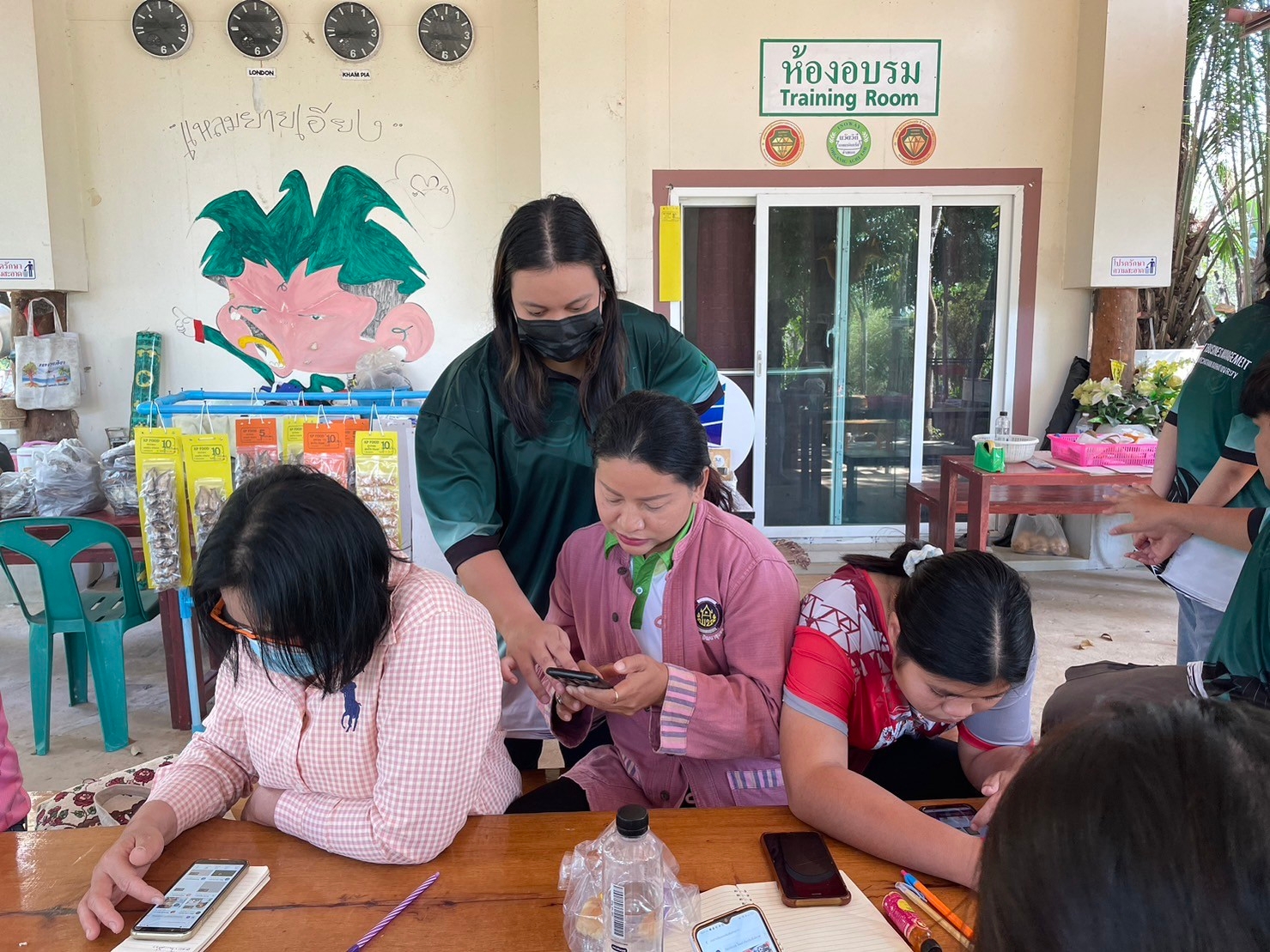 วันที่ 25 ? 26 กุมภาพันธ์ 2566 กิจกรรมยกระดับมาตรฐานผลิตภัณฑ์ชุมชนท้องถิ่นเพื่อขยายตลาด ภูมิปัญญา (University as a Marketplace)