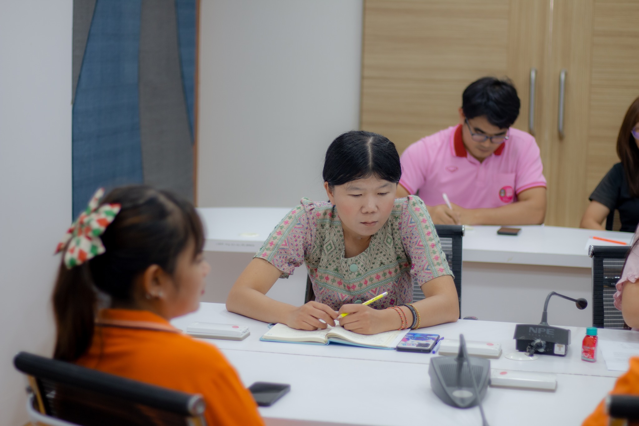 วันที่ 1 ก.พ. 67 รศ.ดร.ประนอม คำผา คณบดีคณะบริหารธุรกิจและการจัดการ ประชุมบุคลากรสายสนับสนุน เพื่อคัดเลือกหัวหน้าสำนักงานคณบดีคณะบริหารธุรกิจและการจัดการ และร่วมปรึกษาแนวทางการดำเนินงาน การทำงานแต่ละส่วนงาน ณ ห้องประชุมคณะ อาคารเรียน 8 คณะบริหารธุรกิจและก