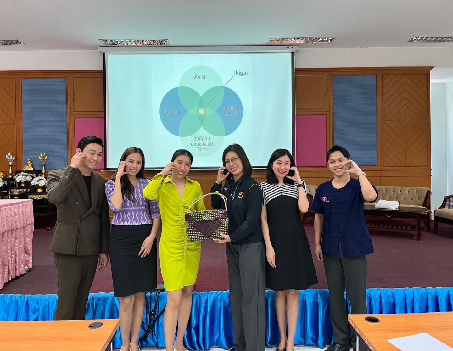 ช่วงเช้าวันนี้ไอราและคุณเมย์ได้มีโอกาสไปแบ่งปันเรื่องการทำการตลาดแบบยั่งยืนให้กับนักศึกษาชั้นปีที่ 2 และ 3 ของสาขาการจัดการระหว่างประเทศ คณะบริหารธุรกิจและการจัดการ แห่งมหาวิทยาลัยราชภัฏอุบลราชธานี