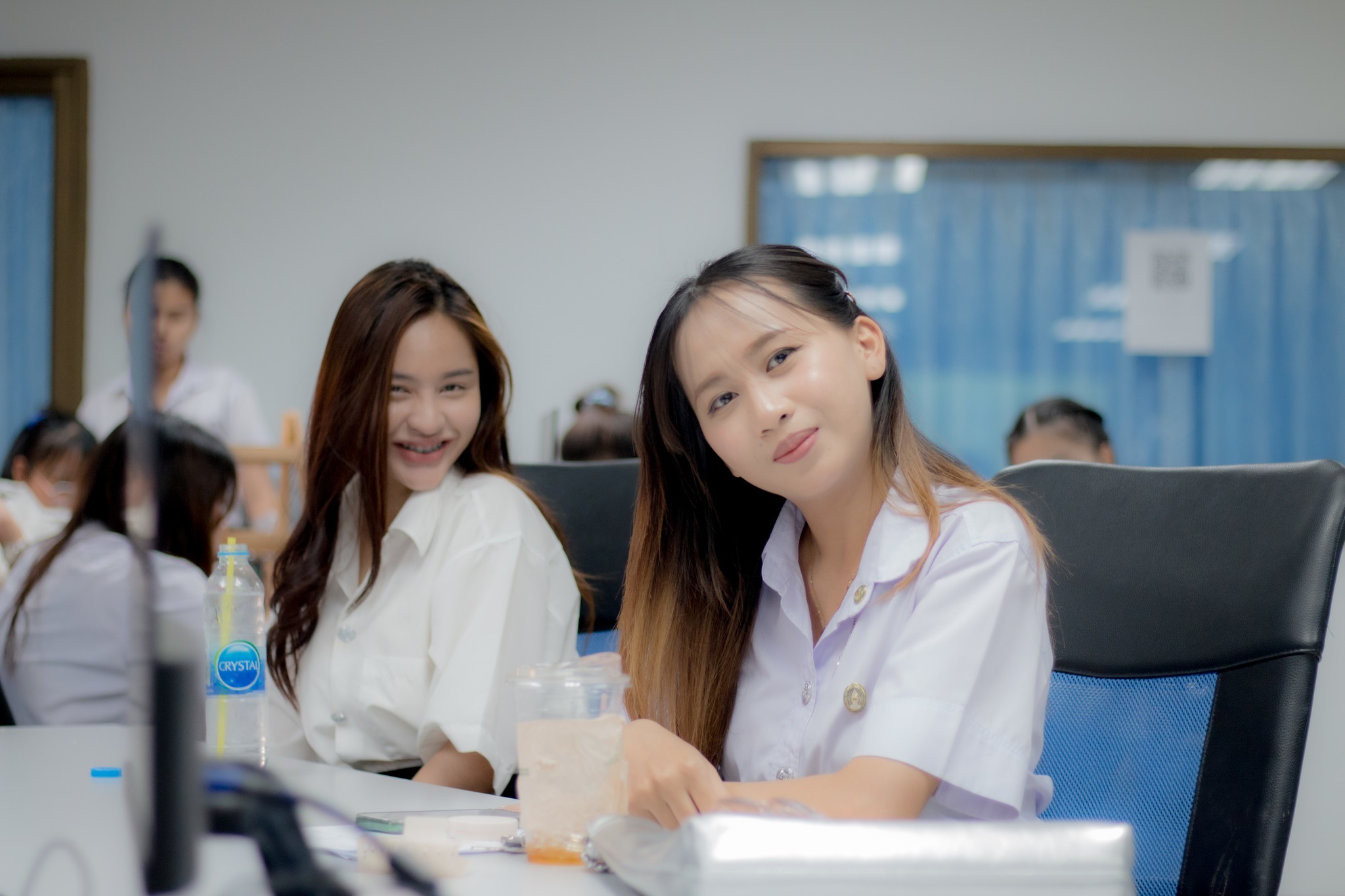 มองกล้องอะทำเผลอ แต่มองเธออะ เราตั้งใจ #การจัดการธุรกิจระหว่างประเทศ