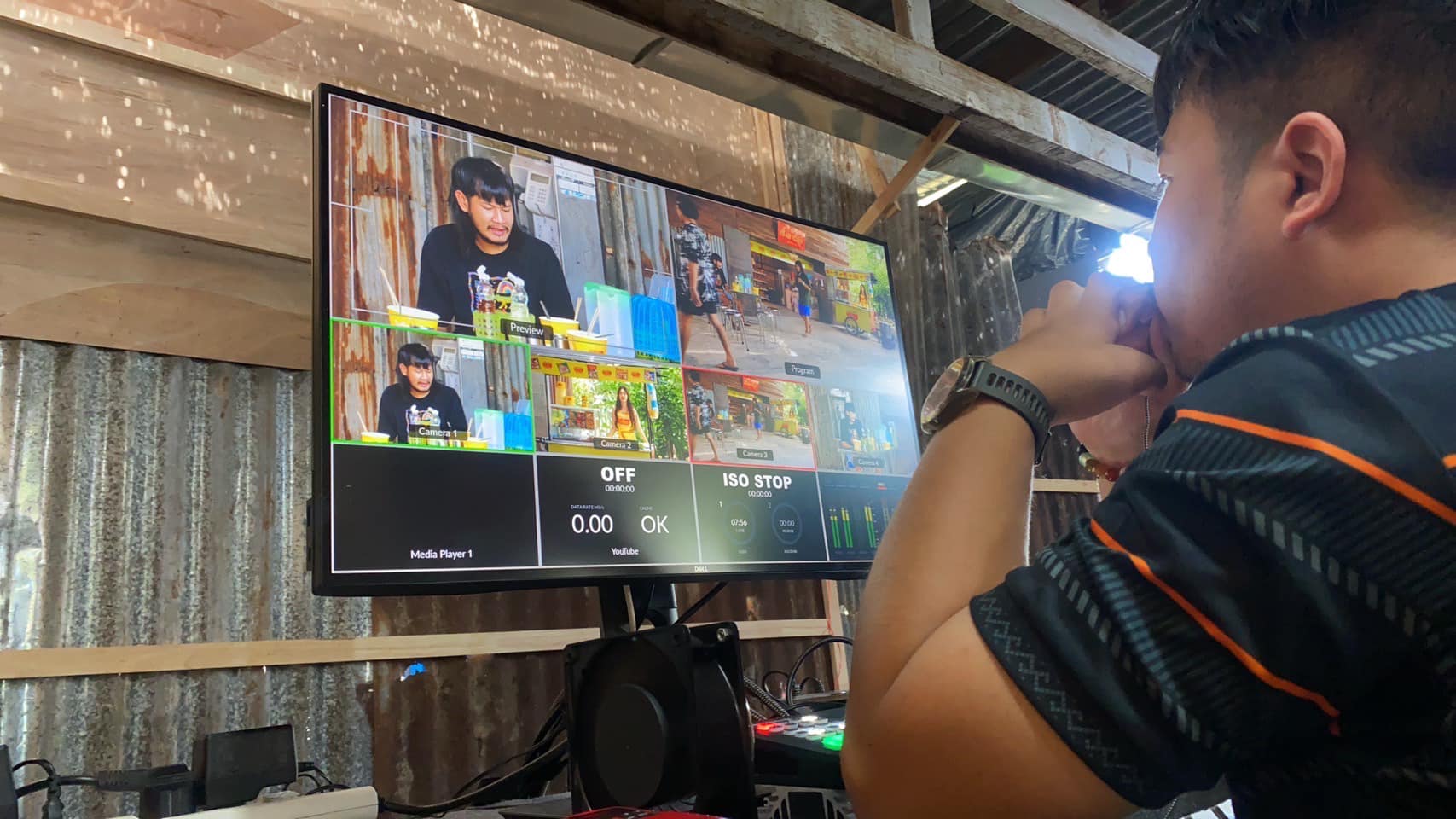 พี่วิชญ์ ปี 4, พี่เจต ปี 3, พี่กี๋ บัณฑิตป้ายแดงรุ่น23 นิเทศศาสตร์ UBRU ร่วมงานทีมงานไทบ้าน