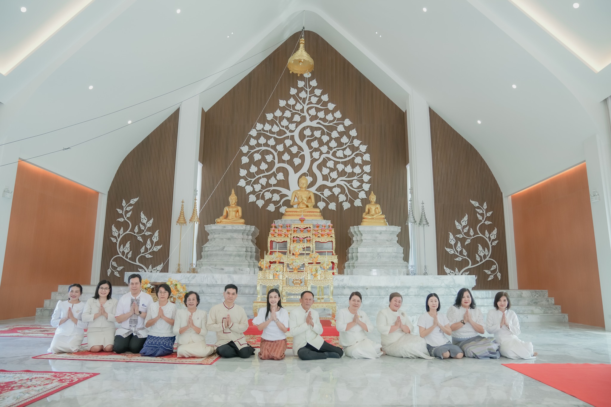 วันที่ ๑๓ กุมภาพันธ์ ๒๕๖๗ รศ.ธรรมรักษ์ ละอองนวล รักษาราชการแทนอธิการบดี ประธานในพิธียกฉัตรพระพุทธมงคลอุบลประชานาถ สังฆราชอุทิศ เนื่องในโอกาสครบรอบ ๓๒ ปี วันพระราชทานนาม ?ราชภัฏ? โดย รศ.ดร.ประนอม คำผา คณบดีคณะบริหารธุรกิจและการจัดการ พร้อมด้วยผู้บริหาร คณา