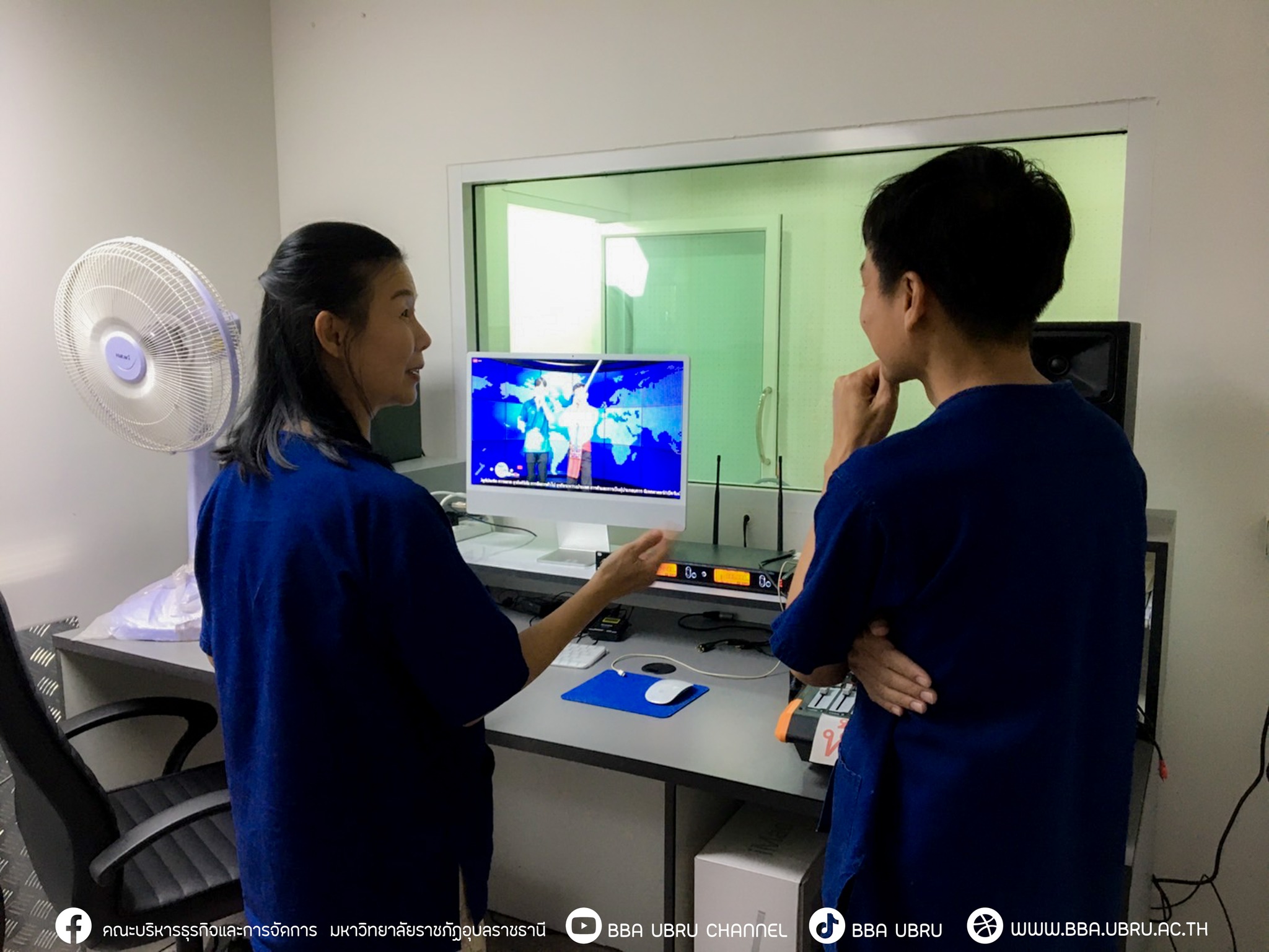 วันที่ 23 ส.ค. 67 ณ ห้อง BBA Production Space คณะบริหารธุรกิจและการจัดการ มหาวิทยาลัยราชภัฏอุบลราชธานี คณบดีคณะบริหารธุรกิจและการจัดการ พร้อมด้วยผู้บริหาร คณาจารย์ ร่วมให้กำลังใจนักศึกษาในการจัดรายการ Friday Show By BBA