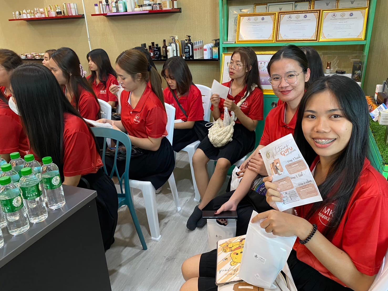 Marketing field study @ บริษัท บิวตี้ ดาราอินเตอร์เทรด จำกัด บริษัท OEM ชั้นนำ ที่มุ่งเน้นการทำธุรกิจอย่างมีจริยธรรม ทำให้เราได้เรียนรู้การตลาด การทำธุรกิจ B2B ผ่านการสร้างตัวตน (Personal Branding)