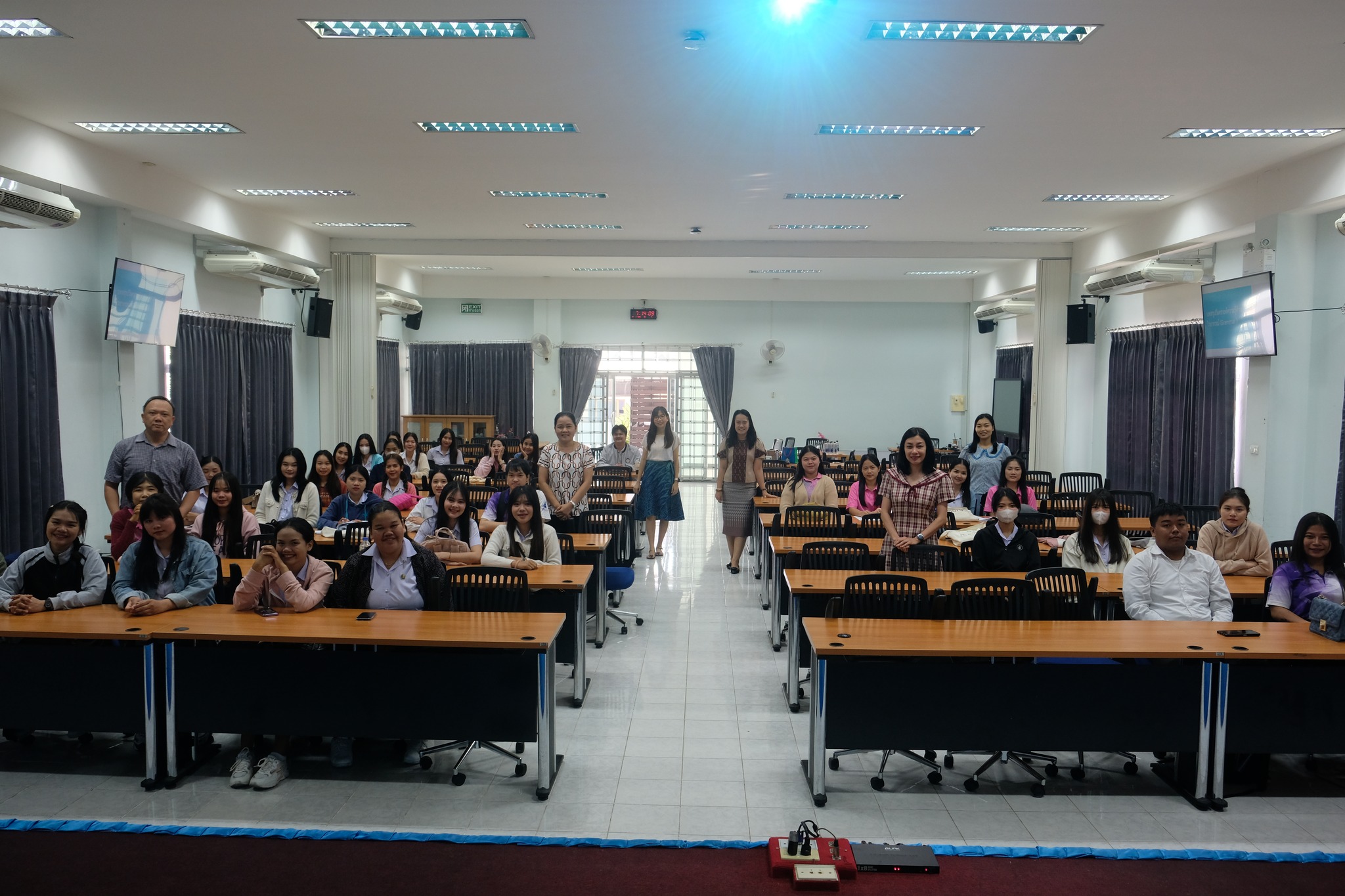 วันที่ 1 กุมภาพันธ์ 2567 ณ อาคารอินทนิล ชั้น 3 หลักสูตรบัญชีบัณฑิต จัดโครงการ เตรียมความพร้อมสู่ตำแหน่งงานนักวิชาการการเงินและบัญชี ให้กับนักศึกษาชั้น ปี 3 และชั้นปี 4 ที่กำลังจะจบการศึกษา และอยากจะเข้าทำงานในตำแหน่งนักวิชาการการเงินและบัญชี โดยได้รับเกีย