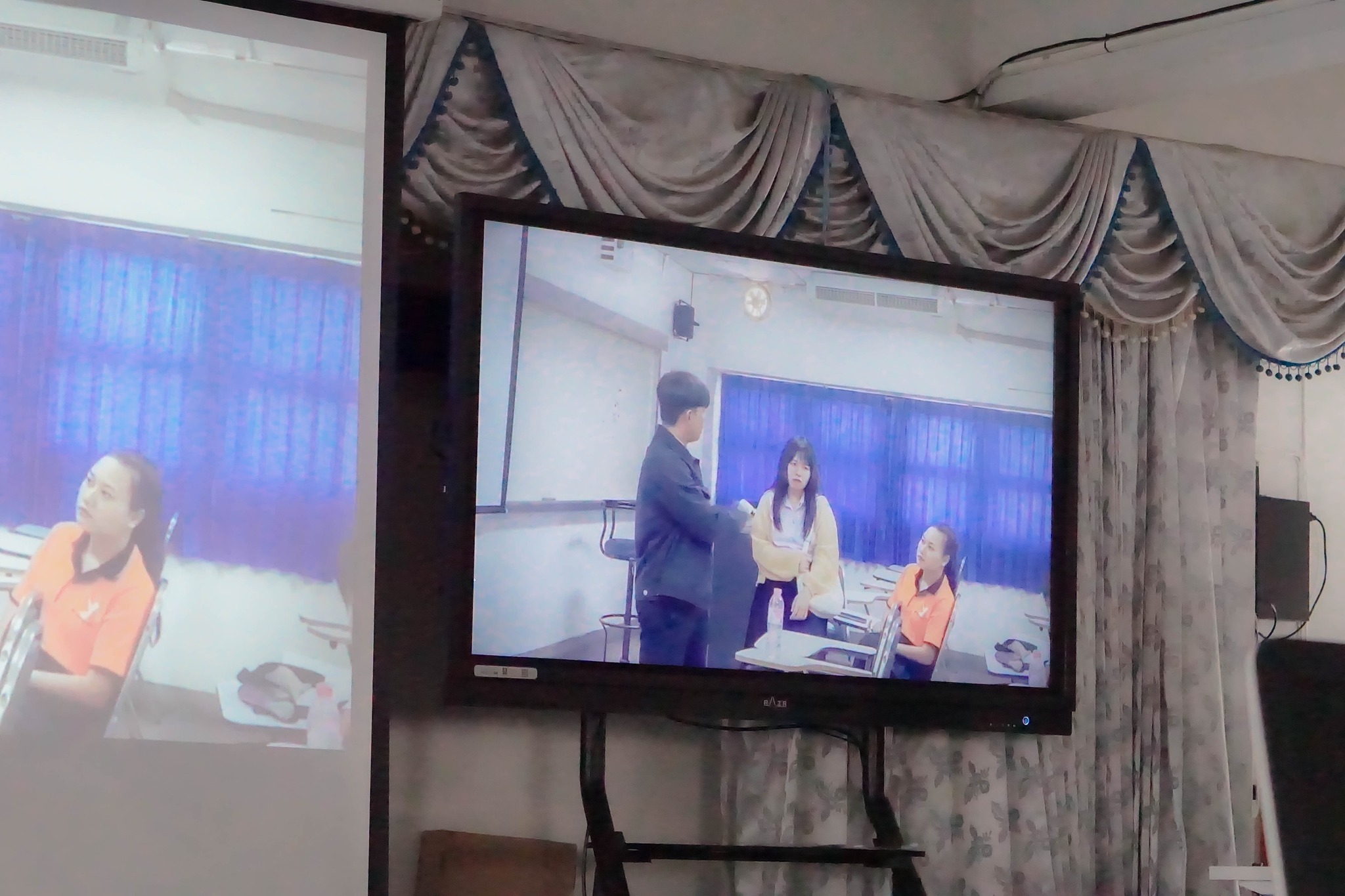 กิจกรรมทวนสอบผลสัมฤทธิ์การจัดการเรียนการสอน ในรายวิชา ศิลปะการแสดง ผู้สอน อ.วิชุดา สวัสดี สังข์ทองหลาง ผลลัพธ์ที่ได้จากการเรียนรู้ : นักศึกษามีความรู้ ความเข้าใจ เกี่ยวกับการแสดง ความรู้เบื้องต้นเกี่ยวกับการแสดง ความสัมพันธ์ระหว่างการแสดงกับสังคม