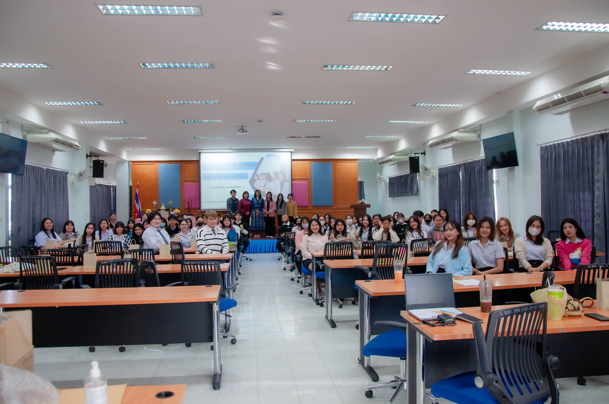 กิจกรรมอบรมเชิงปฏิบัติการเตรียมความพร้อมนักศึกษาสู่เป้าหมายอาชีพนักศึกษาชั้นปีที่ 3 คณะบริหารธุรกิจและการจัดการ มหาวิทยาลัยราชภัฏอุบลราชธานี #IBM #GM #CME -------------- วันที่ 23 ธ.ค. 66 คณะบริหารธุรกิจและการจัดการ มหาวิทยาลัยราชภัฏอุบลราชธานี จัดกิจกรรม