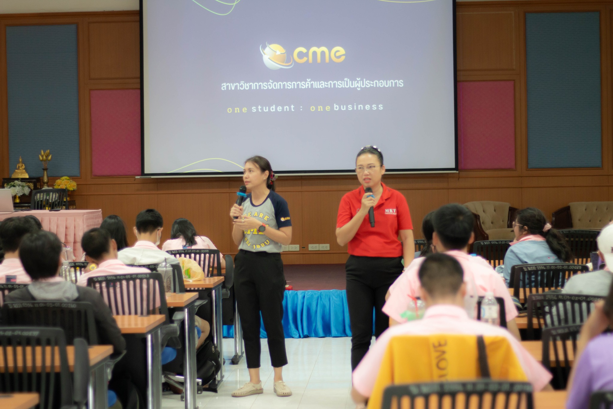 วันที่ 2 กุมภาพันธ์ 2567 คณะบริหารธุรกิจและการจัดการ มหาวิทยาลัยราชภัฏอุบลราชธานี ร่วมกับ โรงเรียนนารีนุกูล จัดกิจกรรมอบรมการขายออนไลน์ทางรอดธุรกิจที่ยังยืน และเทคนิคฉีกกรอกถ่ายภาพสินค้าให้ยูนีคมีสไตล์ เพื่อส่งเสริมความร่วมมือทางด้านวิชาการ และการดำเนินกิ