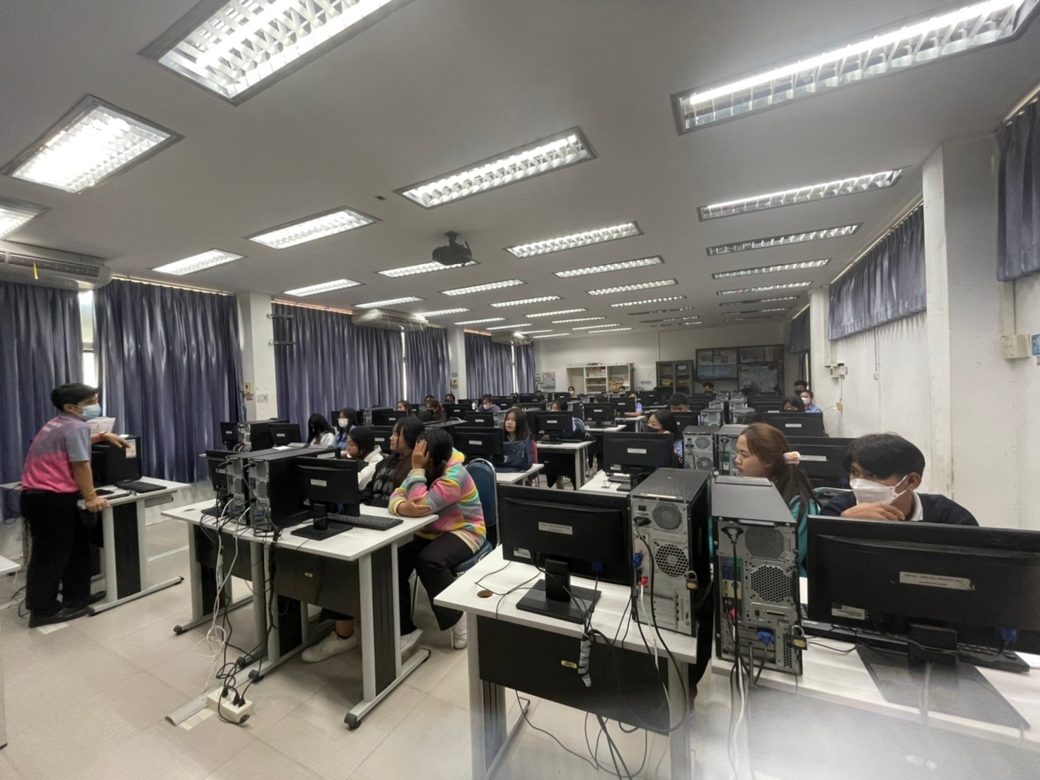 วันที่ 20-26 ก.พ. 66 สาขาวิชาการจัดการข้อมูลธุรกิจ แนะแนว รร.วิทยาลัยอาชีวศึกษาอุบลราชธานี