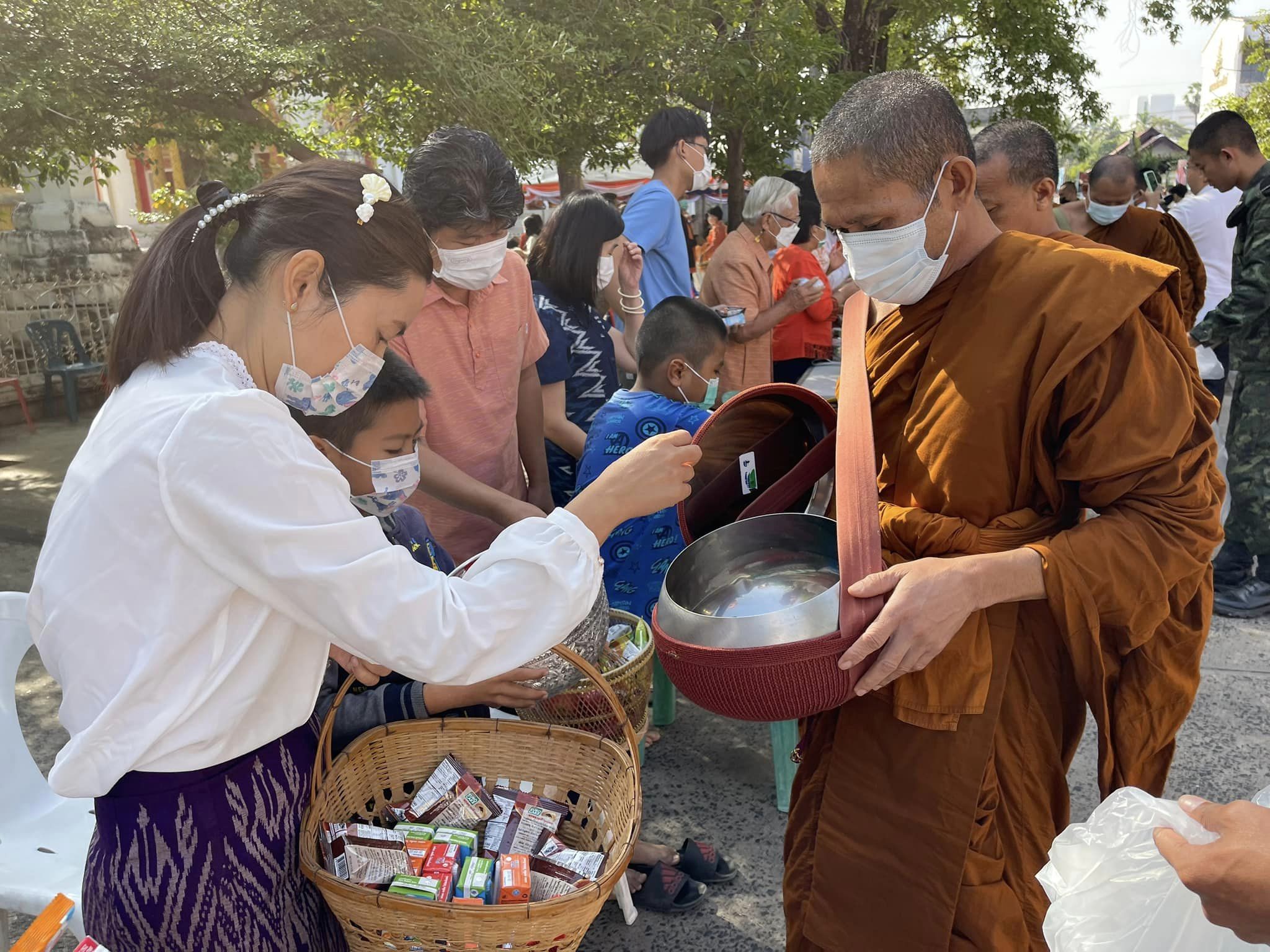 โครงการบรรพชาอุปสมบท 99 รูป เพื่อถวายพระพรชัยมงคลเจ้าฟ้าพัชรกิติยาภา ณ วัดมณีวนาราม ตำบลในเมือง อำเภอเมืองจังหวัดอุบลราชธานี