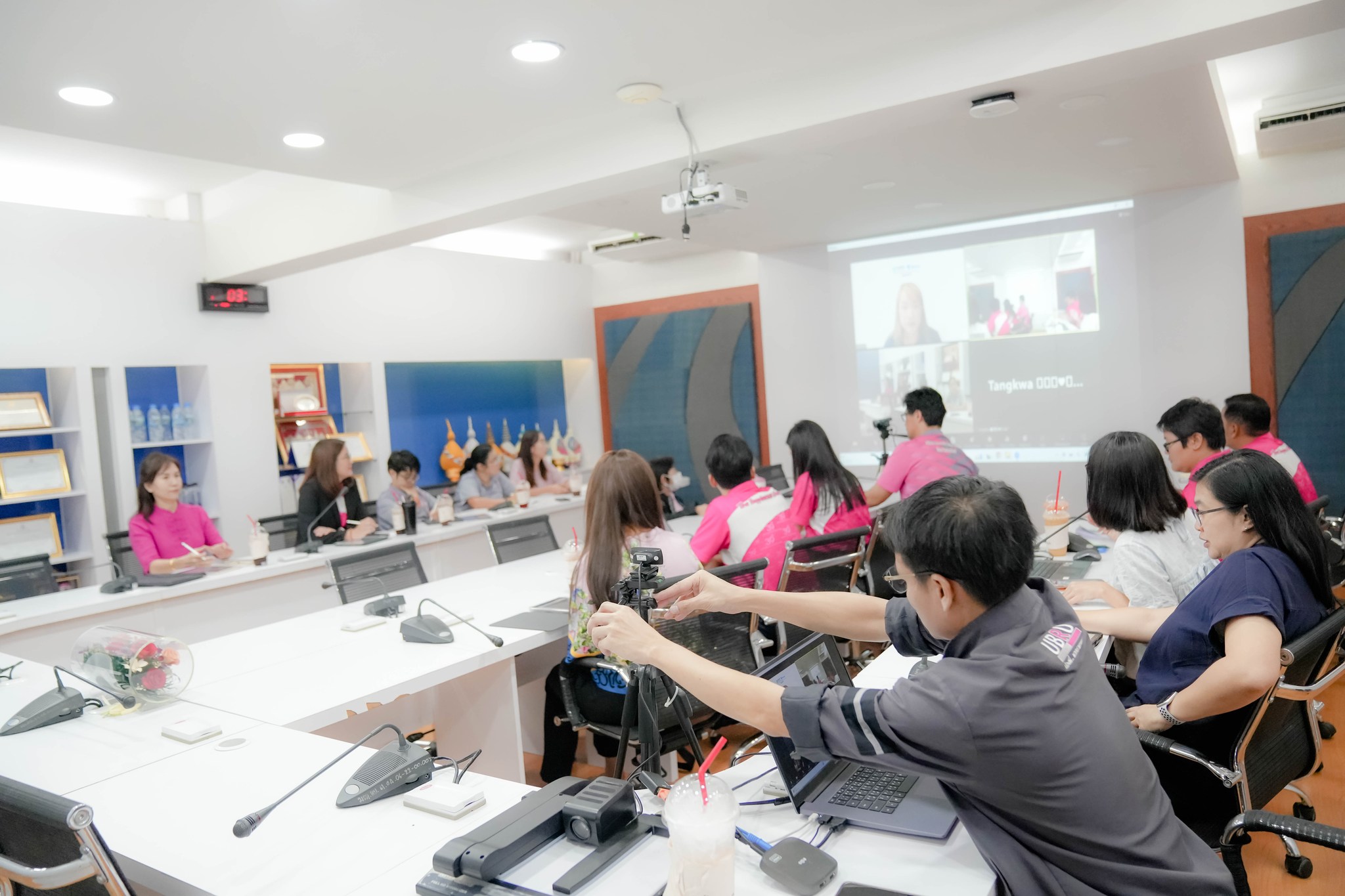 18 มิ.ย. 67 ณ ห้องประชุมคณะ ฯ ประชุมคณะกรรมการดำเนินงานโครงการพัฒนาสมรรถนะภาษาอังกฤษเพื่อยกระดับคุณภาพนักศึกษามหาวิทยาลัยราชภัฏสำหรับศตวรรษที่ 21