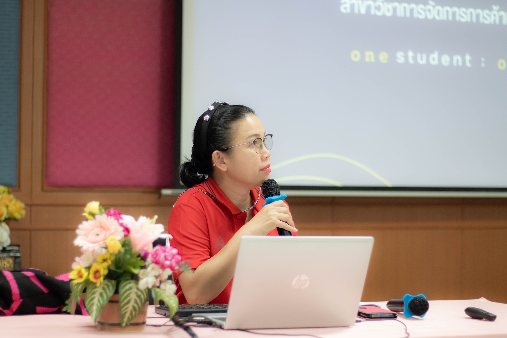 วันที่ 2 กุมภาพันธ์ 2567 คณะบริหารธุรกิจและการจัดการ มหาวิทยาลัยราชภัฏอุบลราชธานี ร่วมกับ โรงเรียนนารีนุกูล จัดกิจกรรมอบรมการขายออนไลน์ทางรอดธุรกิจที่ยังยืน และเทคนิคฉีกกรอกถ่ายภาพสินค้าให้ยูนีคมีสไตล์ เพื่อส่งเสริมความร่วมมือทางด้านวิชาการ และการดำเนินกิ