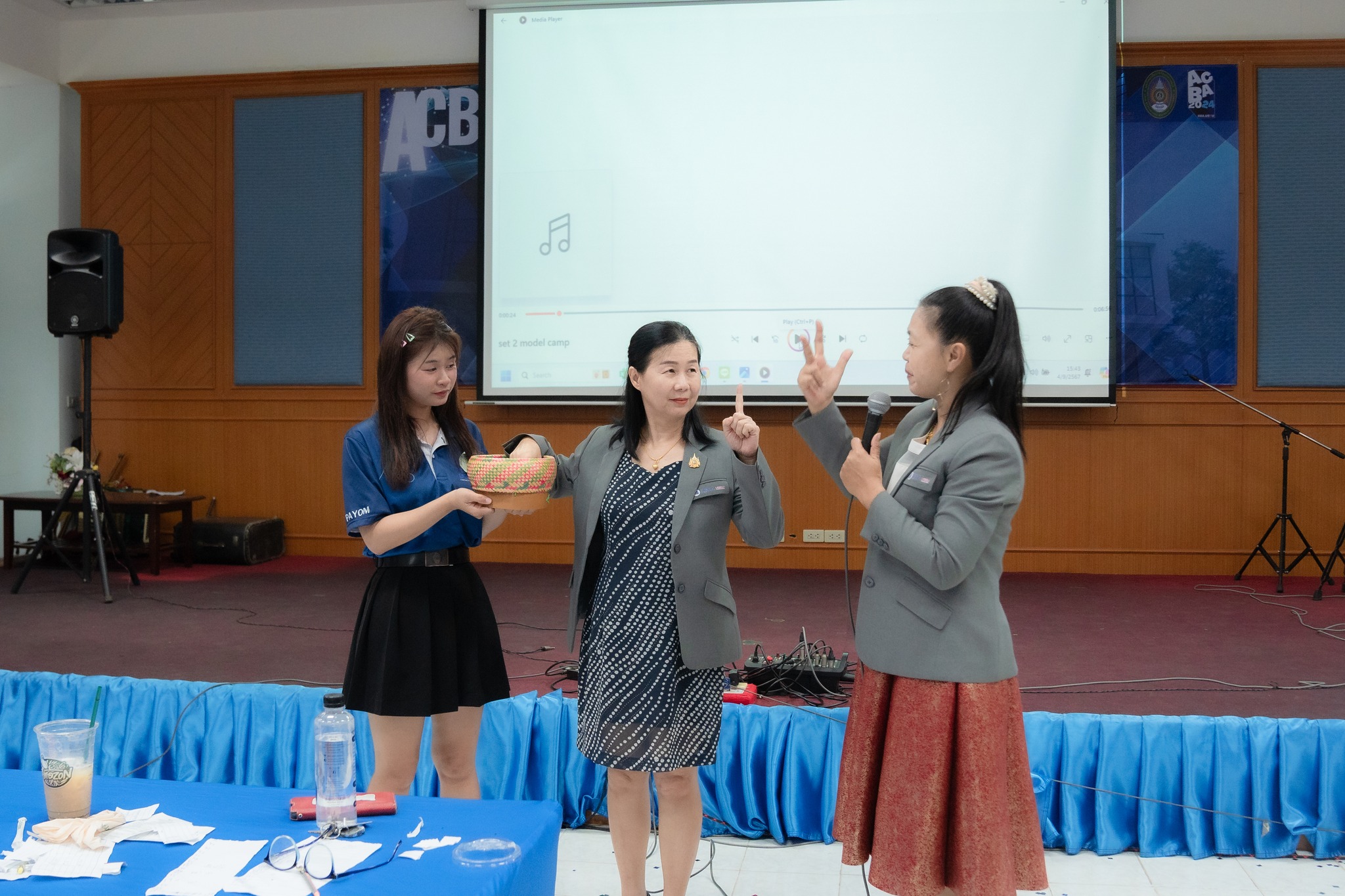 4 ก.ย. 67 ณ ห้องประชุมชั้น 3 อาคารอินทนิล คณะบริหารธุรกิจและการจัดการ มหาวิทยาลัยราชภัฏอุบลราชธานี วิทยากรพิเศษ บรรยาย ในหัวข้อ ?ประสบการชีวิตจากบัณฑิตนิเทศศาสตร์? ?บริหารธุรกิจวิชาการ? ครั้งที่ 10 (ACBA 2024)