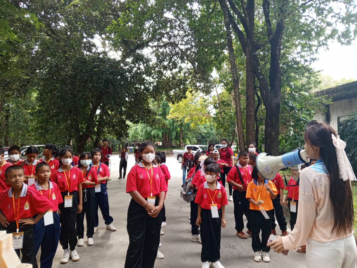 นักศึกษาคณะบริหารธุรกิจและการจัดการ มหาวิทยาลัยราชภัฏอุบลราชธานี ปฏิบัติหน้าที่ไกด์อาสา