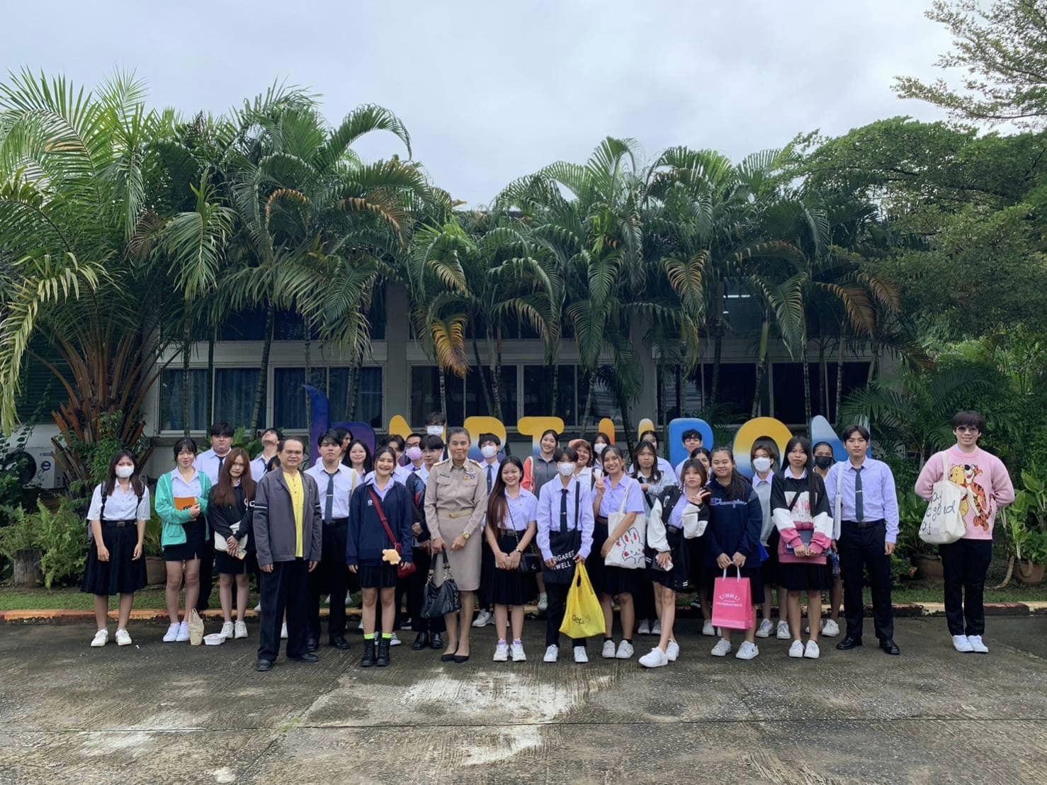 11 ก.ย. 66 ผศ.ประกายดาว พันธ์พิพัฒน์ และ อ.ศิโรรัตน์ พลไชย นำนักศึกษาสาขาวิชานิเทศศาสตร์ ชั้นปีที่ 1 ศึกษาดูงาน ณ สถานีโทรทัศน์ NBT และสถานีวิทยุกระจายเสียงแห่งประเทศไทย จังหวัดอุบลราชธานี