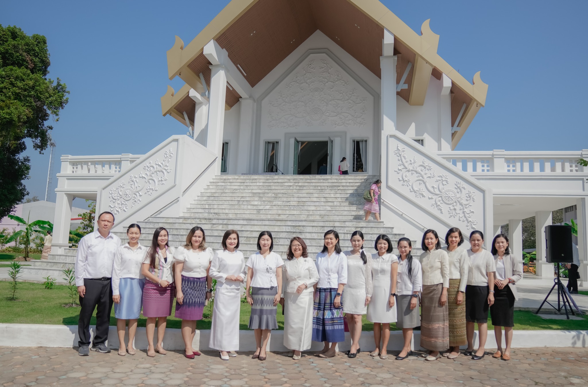 วันที่ ๑๓ กุมภาพันธ์ ๒๕๖๗ รศ.ธรรมรักษ์ ละอองนวล รักษาราชการแทนอธิการบดี ประธานในพิธียกฉัตรพระพุทธมงคลอุบลประชานาถ สังฆราชอุทิศ เนื่องในโอกาสครบรอบ ๓๒ ปี วันพระราชทานนาม ?ราชภัฏ? โดย รศ.ดร.ประนอม คำผา คณบดีคณะบริหารธุรกิจและการจัดการ พร้อมด้วยผู้บริหาร คณา