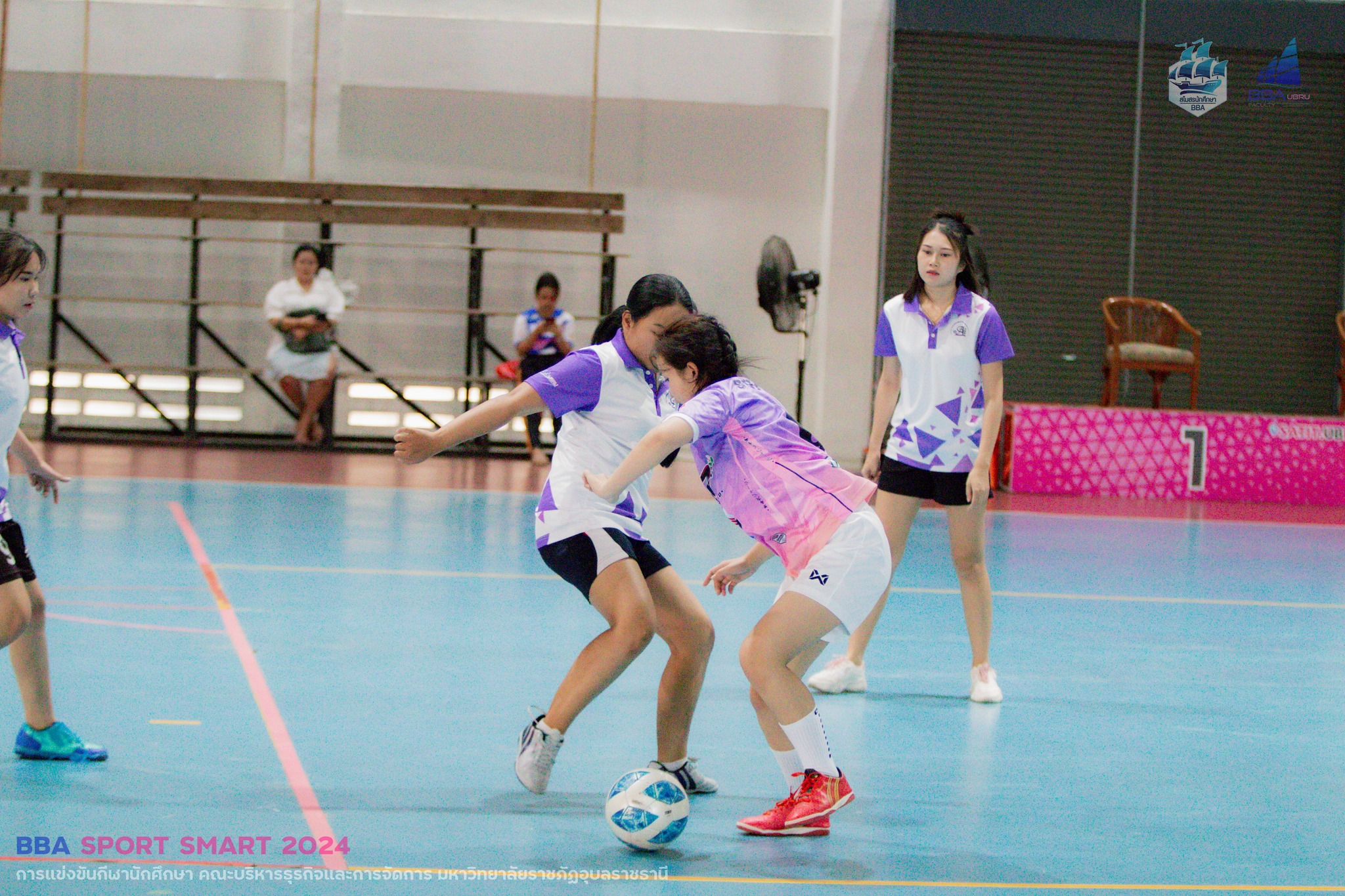 การแข่งขันฟุตซอล ?BBA SPORTS 2024? วันที่ 6 ม.ค. 67 #BBASPORTS2024 บรรยากาศการแข่งขันกีฬาฟุตซอล ในการแข่งขันกีฬานักศึกษา คณะบริหารธุรกิจและการจัดการ ?BBA SPORTS 2024? ณ สนาม Indoor Stadium มหาวิทยาลัยราชภัฏอุบลราชธานี