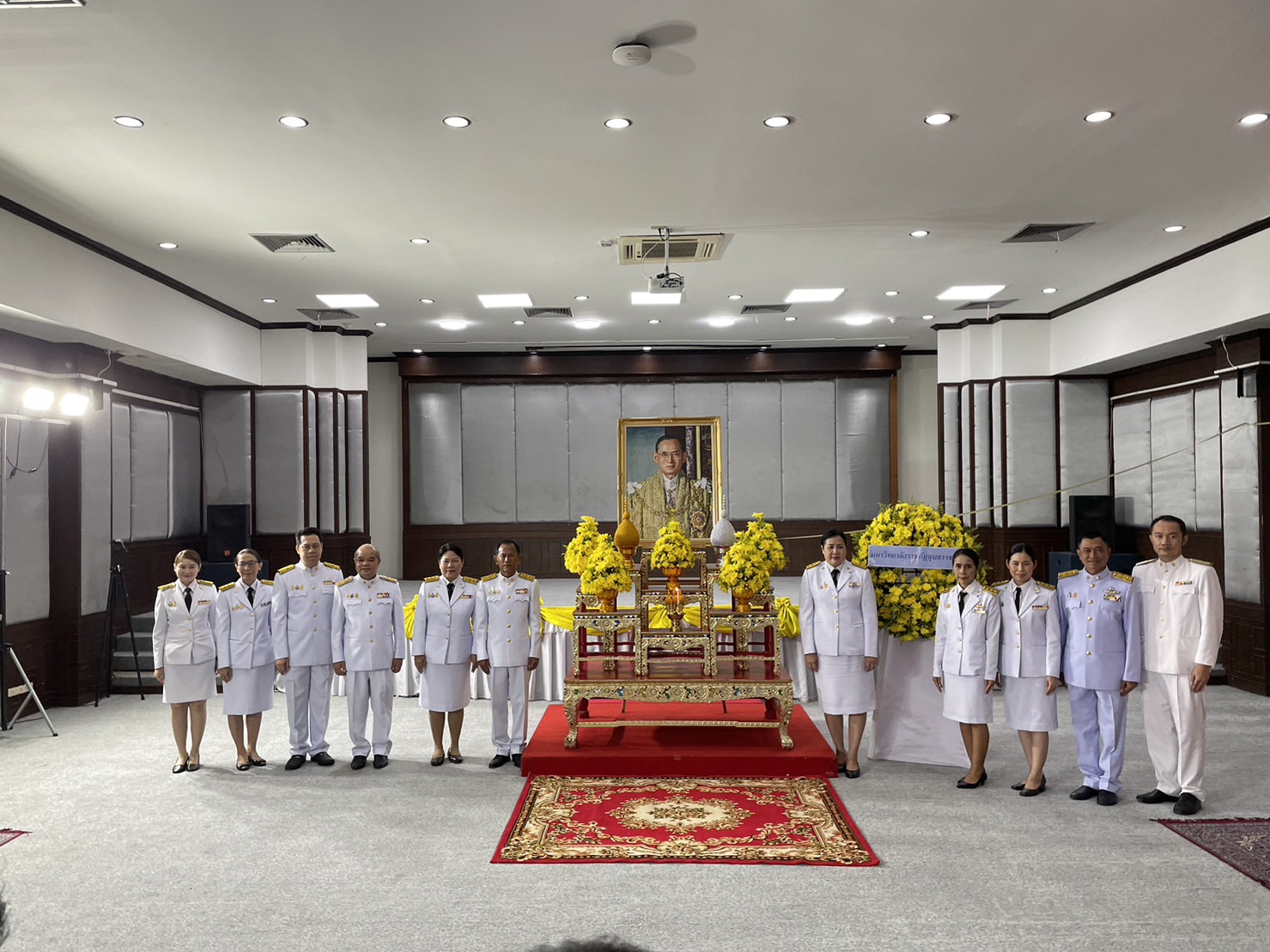 วันที่ 12 ต.ค 65 ณ ห้องพิมานทิพย์ ชั้น ๗ อาคารศูนย์ศิลปวัฒนธรรมกาญจนาภิเษก มหาวิทยาลัยราชภัฏอุบลราชธานี:ทำบุญตักบาตร และพิธีวางพวงมาลา เพื่อน้อมรำลึกในพระมหากรุณาธิคุณ เนื่องในวันคล้ายวันสวรรคต พระบาทสมเด็จพระบรมชนกาธิเบศร มหาภูมิพลอดุลยเดชมหาราช บรมนาถบ