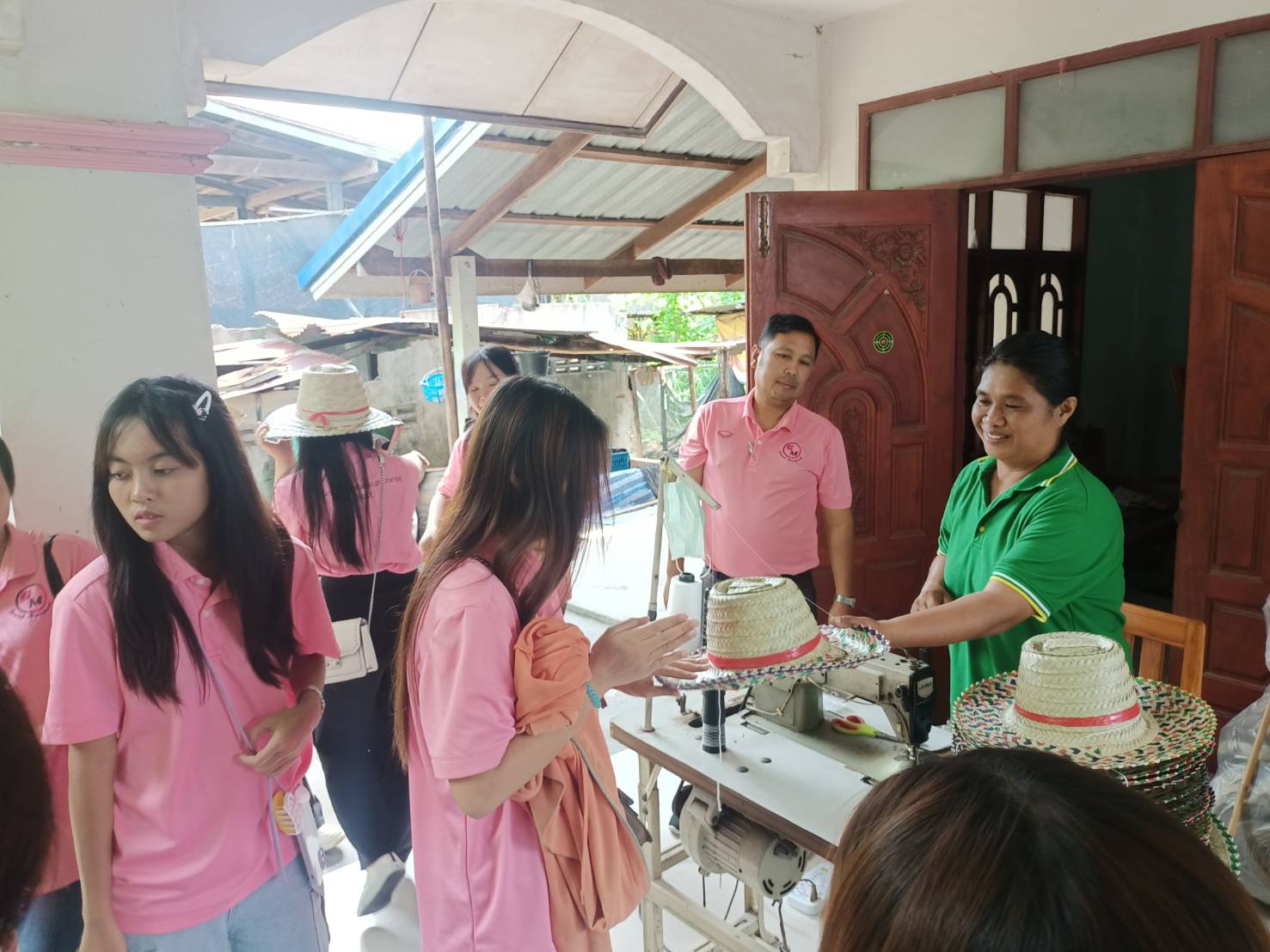 วันที่ 5 ก.ค. 67 ณ บ้านหนองคู กิจกรรมอบรมเชิงปฏิบัติการพัฒนาศักยภาพและการเรียนรู้เชิงธุรกิจของวิสาหกิจชุมชนและวัฒนธรรมท้องถิ่น