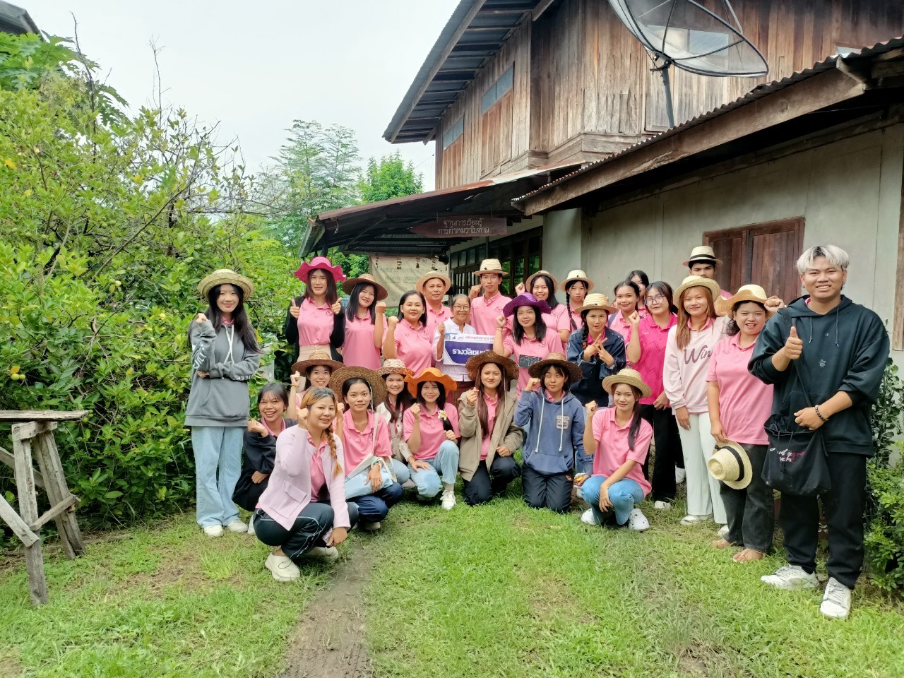 2 ส.ค. 67 ณ วิสาหกิจชุมชนไม้ดอกไม้ประดับบ้านหนองคู กิจกรรมอบรมเชิงปฏิบัติการพัฒนาศักยภาพและการเรียนรู้เชิงธุรกิจของวิสาหกิจชุมชนและวัฒนธรรมท้องถิ่น