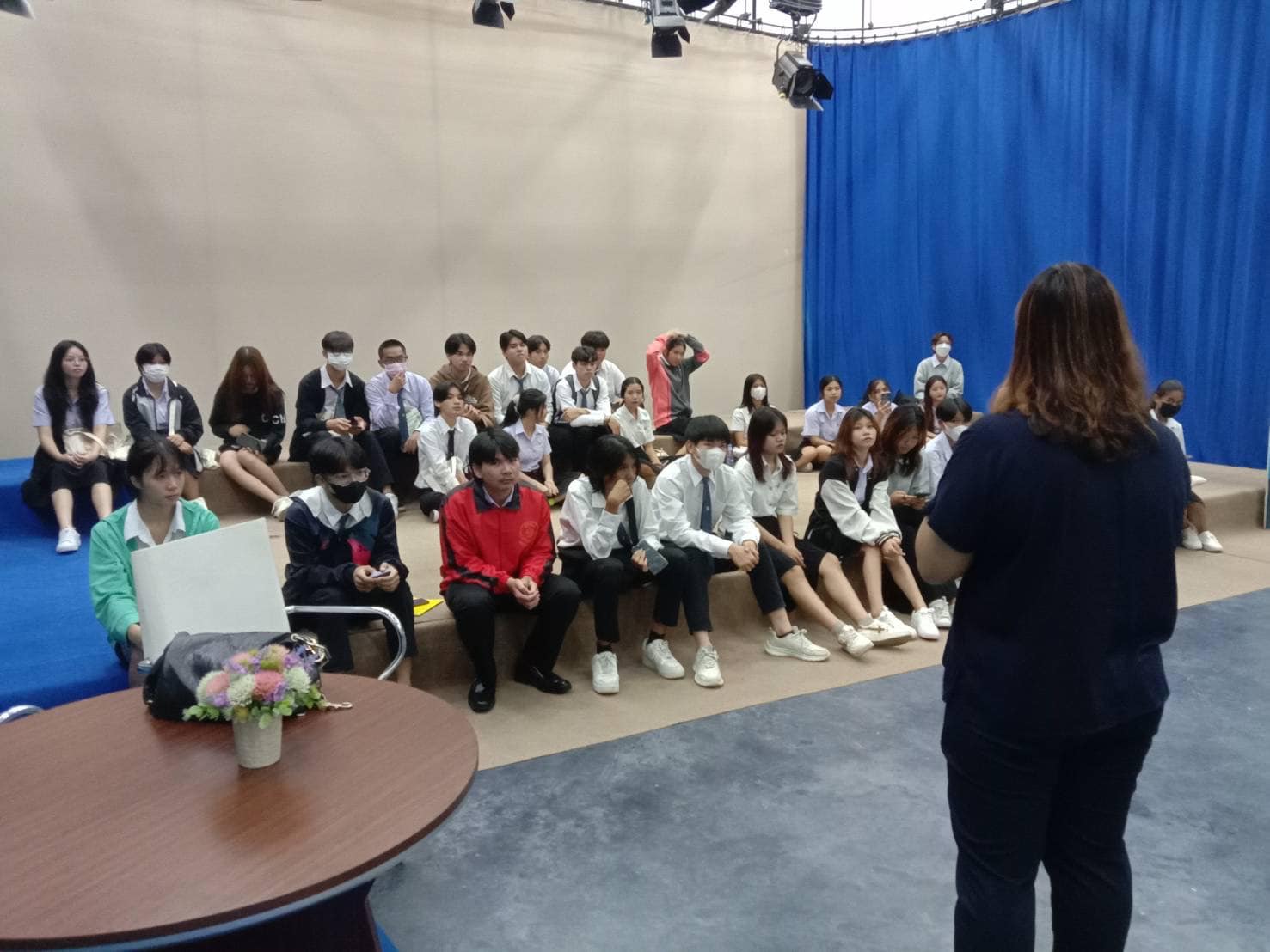 11 ก.ย. 66 ผศ.ประกายดาว พันธ์พิพัฒน์ และ อ.ศิโรรัตน์ พลไชย นำนักศึกษาสาขาวิชานิเทศศาสตร์ ชั้นปีที่ 1 ศึกษาดูงาน ณ สถานีโทรทัศน์ NBT และสถานีวิทยุกระจายเสียงแห่งประเทศไทย จังหวัดอุบลราชธานี