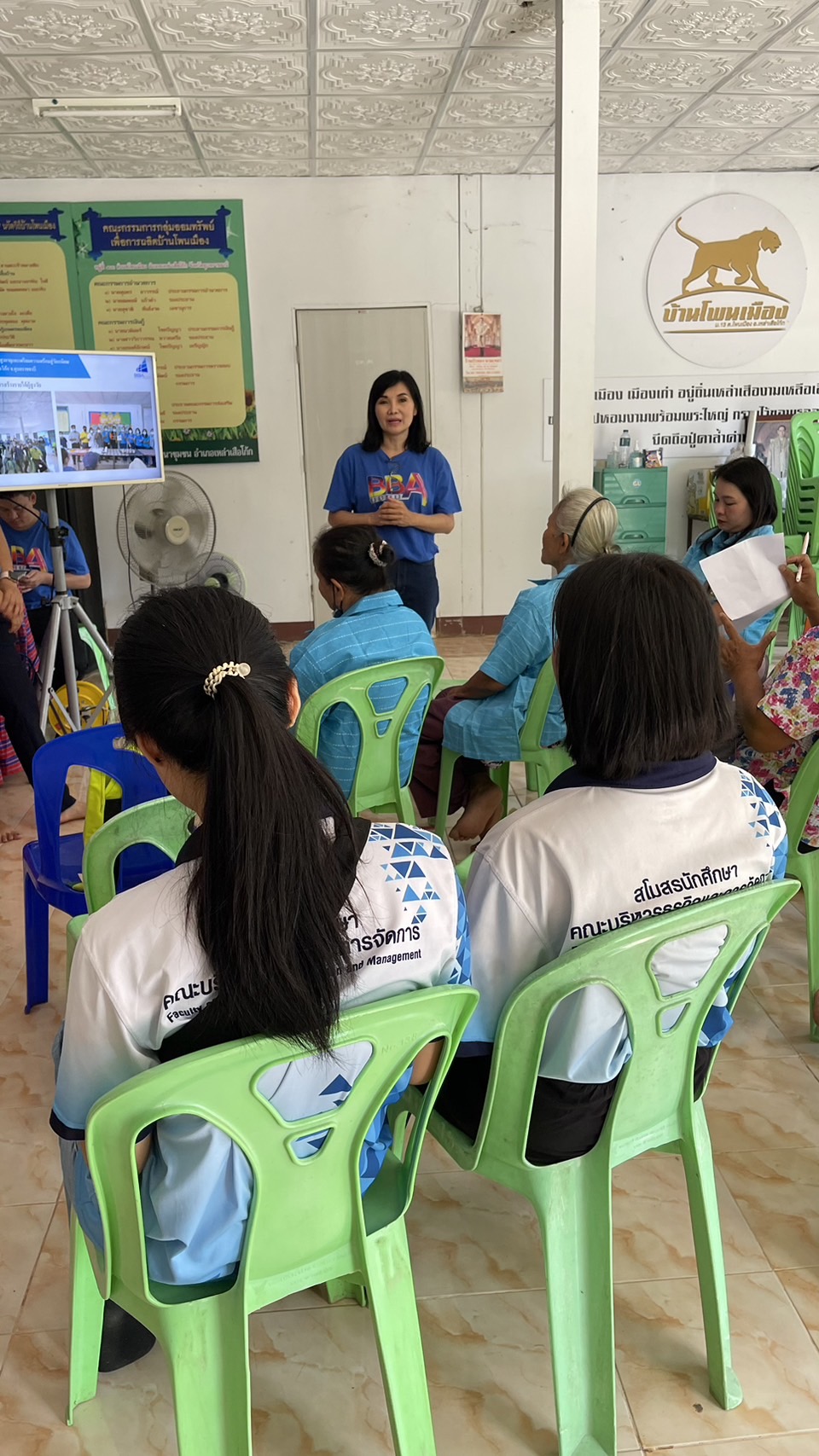 วันที่ 10 มิ.ย. 66 ณ บ้านโพนเมือง อ.โพนเมือง จ.อุบลราชธานี อบรมเชิงปฏิบัติการติดตามผลการดำเนินงานการเสริมสร้างความพร้อมในการดำรงชีวิต การดูแลสุขภาพผู้สูงวัยอย่างมีความสุข