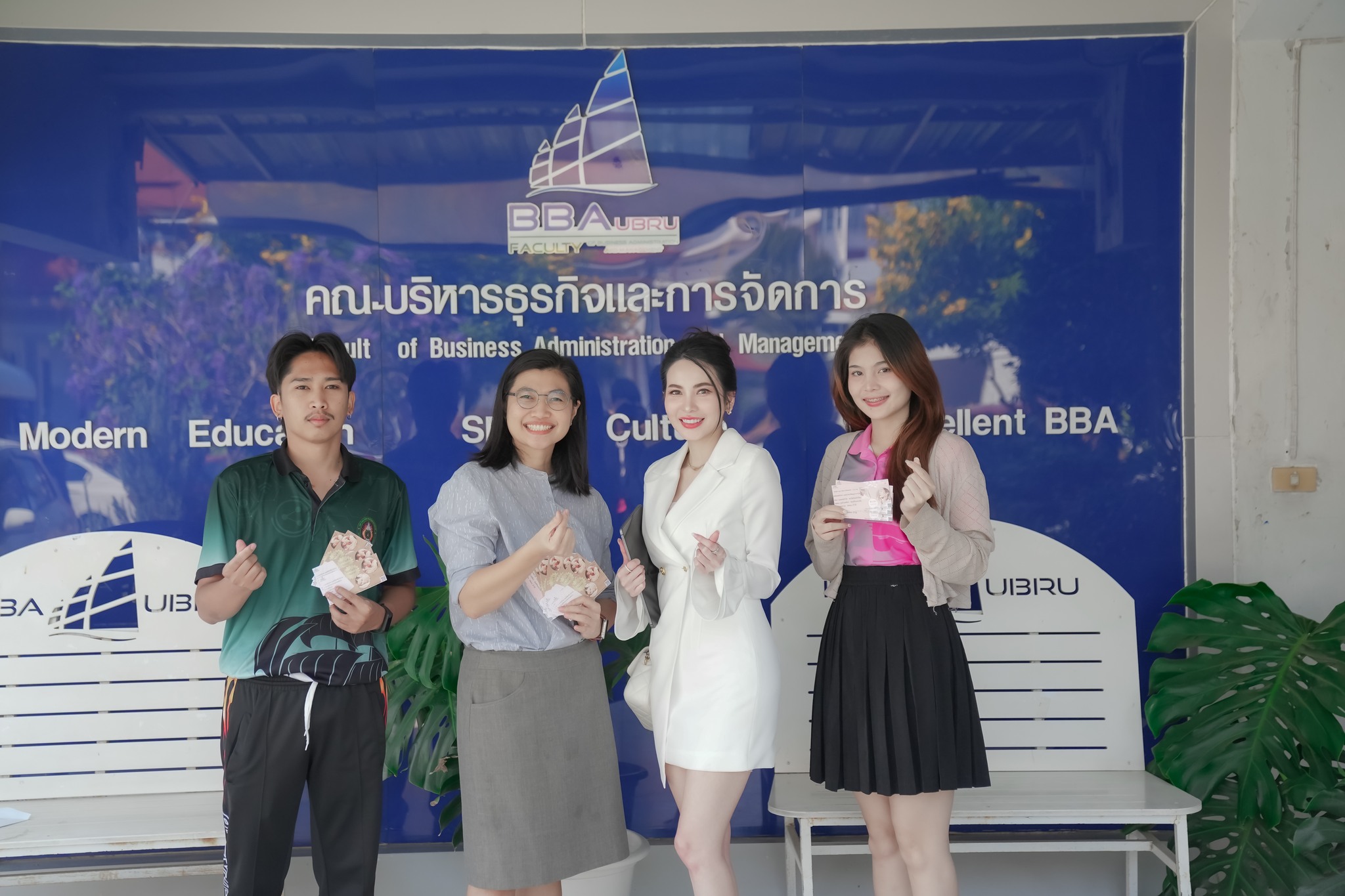 วันที่ 14 ก.พ. 67 รศ.ดร.ประนอม คำผา คณบดีคณะบริหารธุรกิจและการจัดการ และ ผศ.ดร.ฐิติพร อุ่นใจ รองคณบดีฝ่ายวิชาการ ร่วมต้อนรับ คุณณภัชชา ณิศาณฐมณ (พี่อิ๊งค์) ตำแหน่ง ผู้จัดการ DAC Clinic ศิษย์เก่าหลักสูตรบริหารธุรกิจมหาบัณฑิต สาขาวิชาการจัดการ (MBA) คณะบ