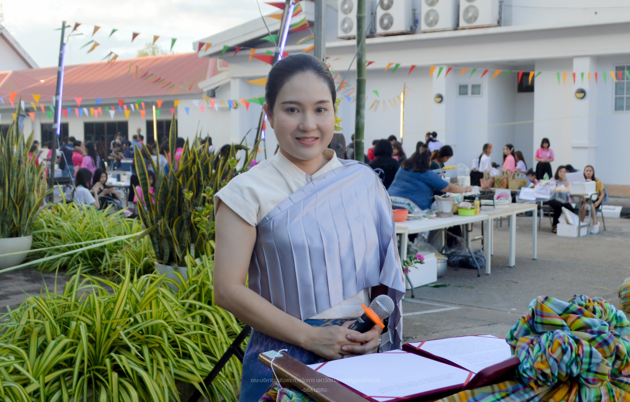 เริ่มแล้ววววววจ้าาาาา บุญบ้านเฮา มันต้องยิ่งใหญ่ . พบกับ - การแสดงละครเวทีและภาพยนตร์กางแปลงโดยนักศึกษาสาขาวิชานิเทศศาสตร์ และการแสดงดนตรีจากสาขาวิชาดนตรี - การออกร้านและสินค้าท้องถิ่น - การแต่งกายชุดไทยย้อนยุค/ไทยอีสาน