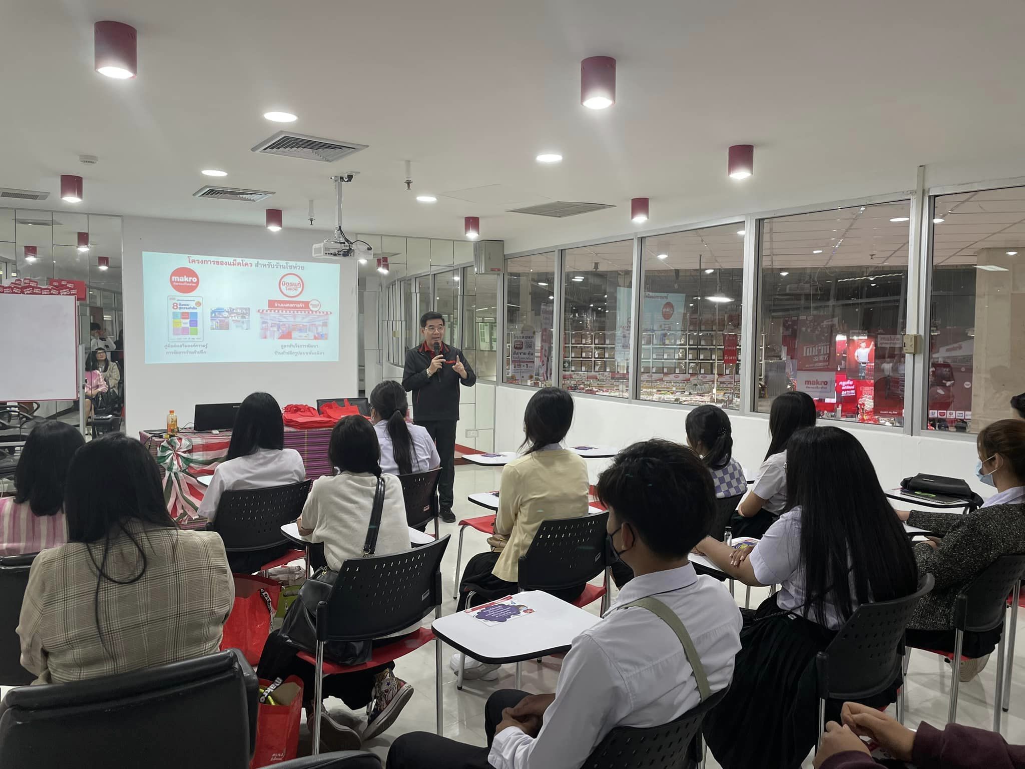 24 สิงหาคม 2566อีกหนึ่งกิจกรรมดีๆ กับ #การตลาดออนทัวร์66 เปิดประสบการณ์ การเรียนรู้นอกห้องเรียน โดยน้องๆ นักศึกษาสาขาวิชาการตลาด