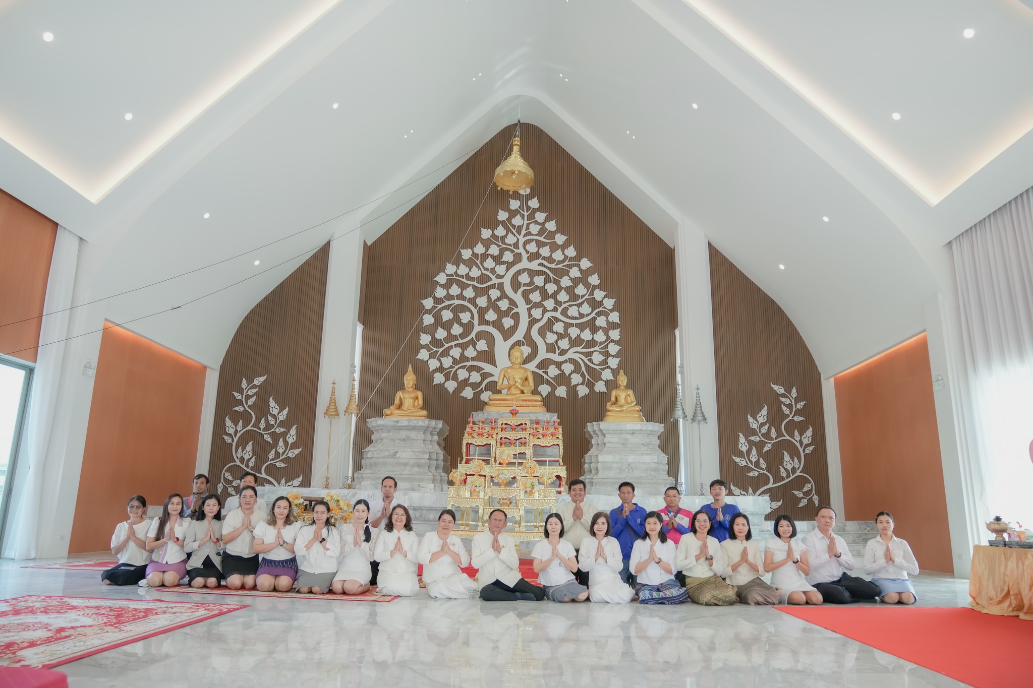 วันที่ ๑๓ กุมภาพันธ์ ๒๕๖๗ รศ.ธรรมรักษ์ ละอองนวล รักษาราชการแทนอธิการบดี ประธานในพิธียกฉัตรพระพุทธมงคลอุบลประชานาถ สังฆราชอุทิศ เนื่องในโอกาสครบรอบ ๓๒ ปี วันพระราชทานนาม ?ราชภัฏ? โดย รศ.ดร.ประนอม คำผา คณบดีคณะบริหารธุรกิจและการจัดการ พร้อมด้วยผู้บริหาร คณา