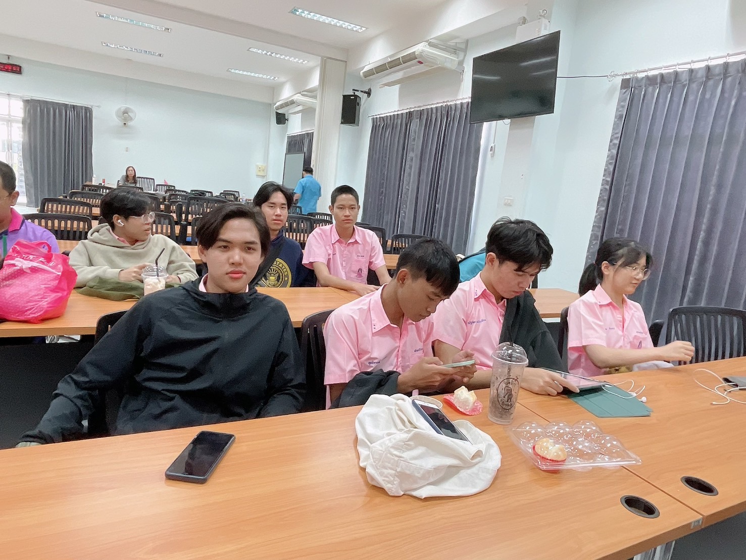 วันที่ 9 กุมภาพันธ์ 2567 คณะบริหารธุรกิจและการจัดการ มหาวิทยาลัยราชภัฏอุบลราชธานี ร่วมกับ โรงเรียนนารีนุกูล จัดกิจกรรมอบรมการเป็นผู้จัดการ และการเป็นผู้แข่งขันกีฬาอีสปอร์ต เพื่อส่งเสริมความร่วมมือทางด้านวิชาการ และการดำเนินกิจกรรมร่วมกัน