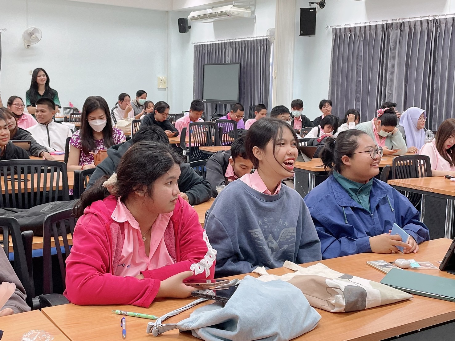 วันที่ 16 กุมภาพันธ์ 2567 คณะบริหารธุรกิจและการจัดการ มหาวิทยาลัยราชภัฏอุบลราชธานี ร่วมกับ โรงเรียนนารีนุกูล จัดกิจกรรมอบรมการเป็นผู้จัดการ และการเป็นผู้แข่งขันกีฬาอีสปอร์ต เพื่อส่งเสริมความร่วมมือทางด้านวิชาการ และการดำเนินกิจกรรมร่วมกัน โดยสาขาวิชาการจั