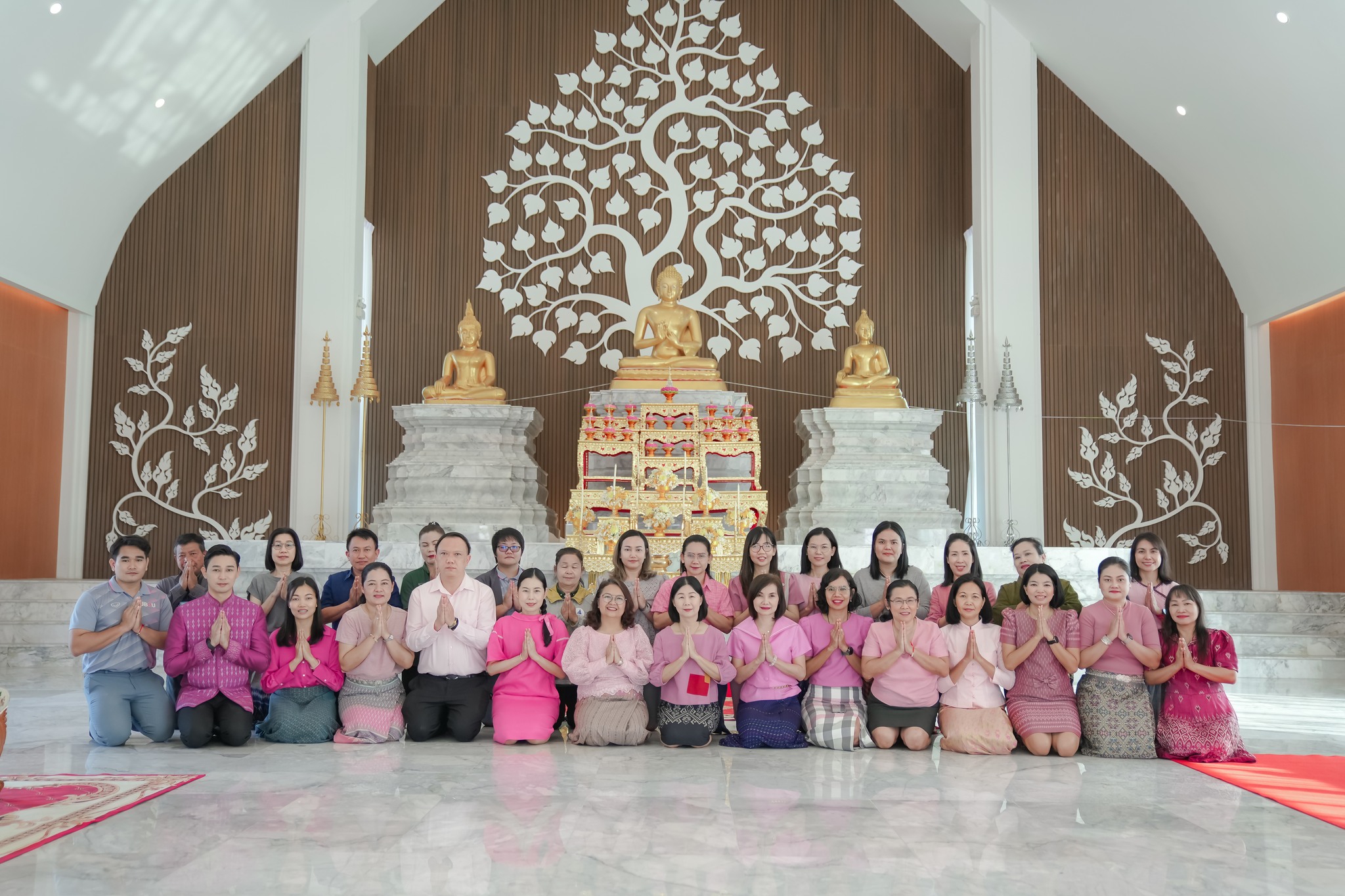 วันที่ ๑๔ ก.พ. ๖๗ รศ.ธรรมรักษ์ ละอองนวล รักษาราชการแทนอธิการบดี เป็นประธานพิธีทำบุญตักบาตร เนื่องในโอกาสครบรอบ ๓๒ ปี วันพระราชทานนาม ?ราชภัฏ? วันที่ ๑๔ กุมภาพันธ์ ๒๕๖๗ โดย รศ.ดร.ประนอม คำผา คณบดีคณะบริหารธุรกิจและการจัดการ พร้อมด้วยผู้บริหาร คณาจารย์ เข้