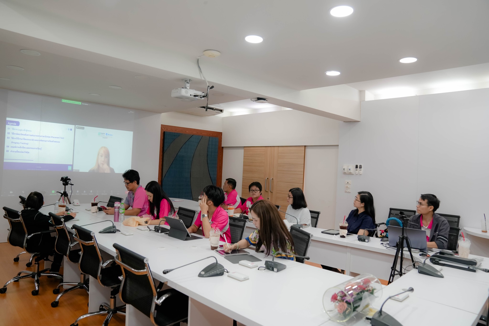 18 มิ.ย. 67 ณ ห้องประชุมคณะ ฯ ประชุมคณะกรรมการดำเนินงานโครงการพัฒนาสมรรถนะภาษาอังกฤษเพื่อยกระดับคุณภาพนักศึกษามหาวิทยาลัยราชภัฏสำหรับศตวรรษที่ 21