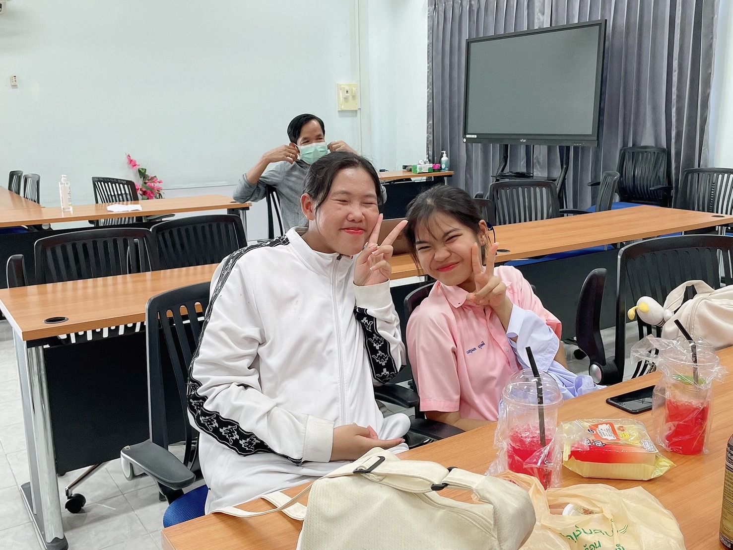 วันที่ 16 กุมภาพันธ์ 2567 คณะบริหารธุรกิจและการจัดการ มหาวิทยาลัยราชภัฏอุบลราชธานี ร่วมกับ โรงเรียนนารีนุกูล จัดกิจกรรมอบรมการเป็นผู้จัดการ และการเป็นผู้แข่งขันกีฬาอีสปอร์ต เพื่อส่งเสริมความร่วมมือทางด้านวิชาการ และการดำเนินกิจกรรมร่วมกัน โดยสาขาวิชาการจั