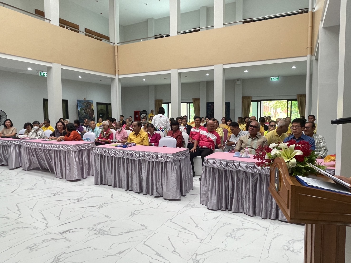 วันจันทร์ที่ ๒๕ มีนาคม พ.ศ. ๒๕๖๗ รองศาสตรจารย์ธรรมรักษ์ ละอองนวล รักษาราชการแทนอธิการบดี ประธานเปิดโครงการให้ความรู้ด้านการรักษาตามศาสตร์แพทย์แผนจีน (การฝังเข็ม) โดย รองศาสตรจารย์ ดร.ประนอม คำผา คณบดีคณะบริหารธุรกิจและการจัดการ มอบหมายให้ รองศาสตราจารย์ ด