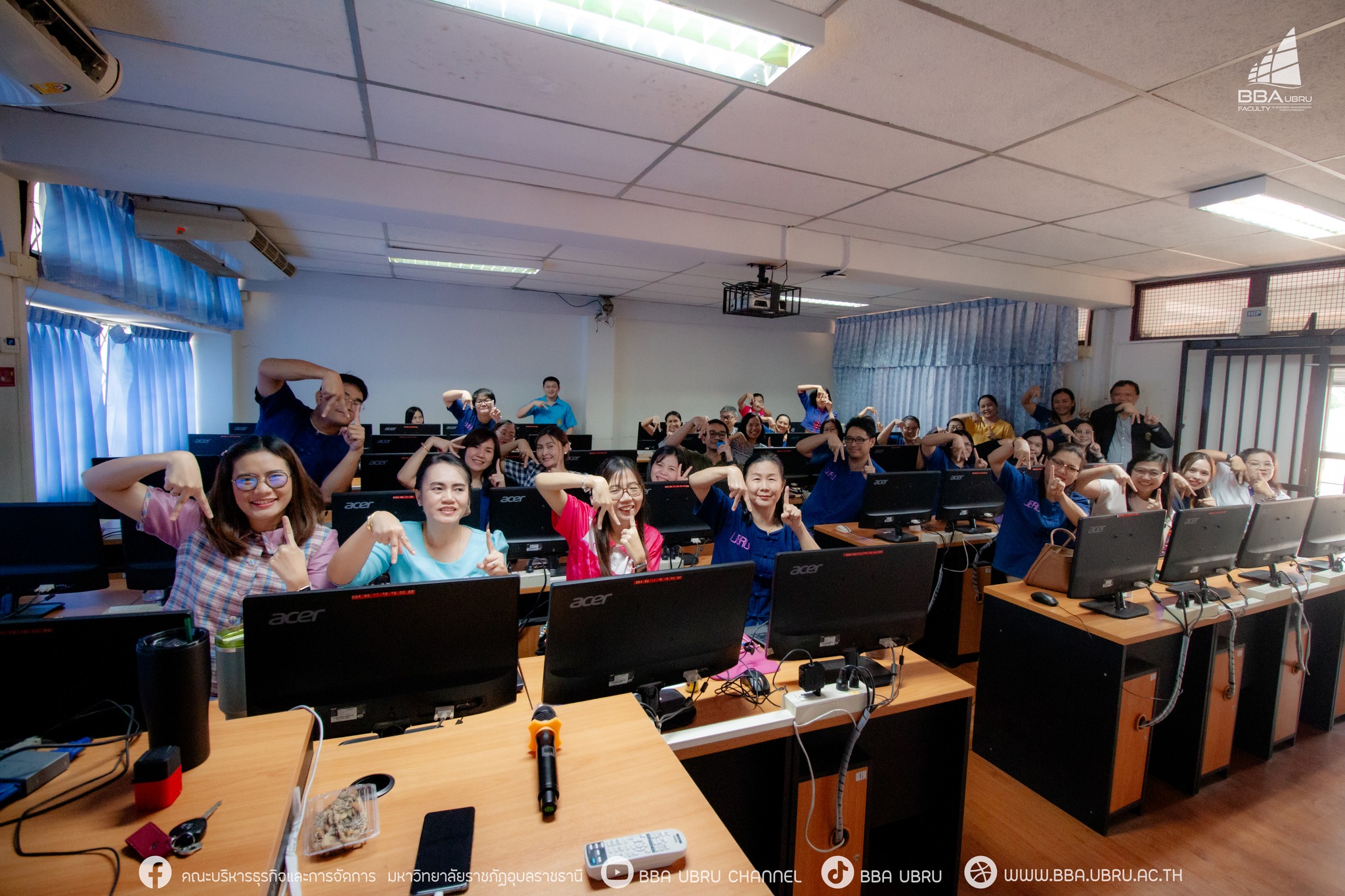 1 ? 2 ส.ค. 67 ณ ห้องเรียน 8402 การใช้ AI และ CANVA ในการจัดการเรียนการสอนและการปฏิบัติงานในองค์กร