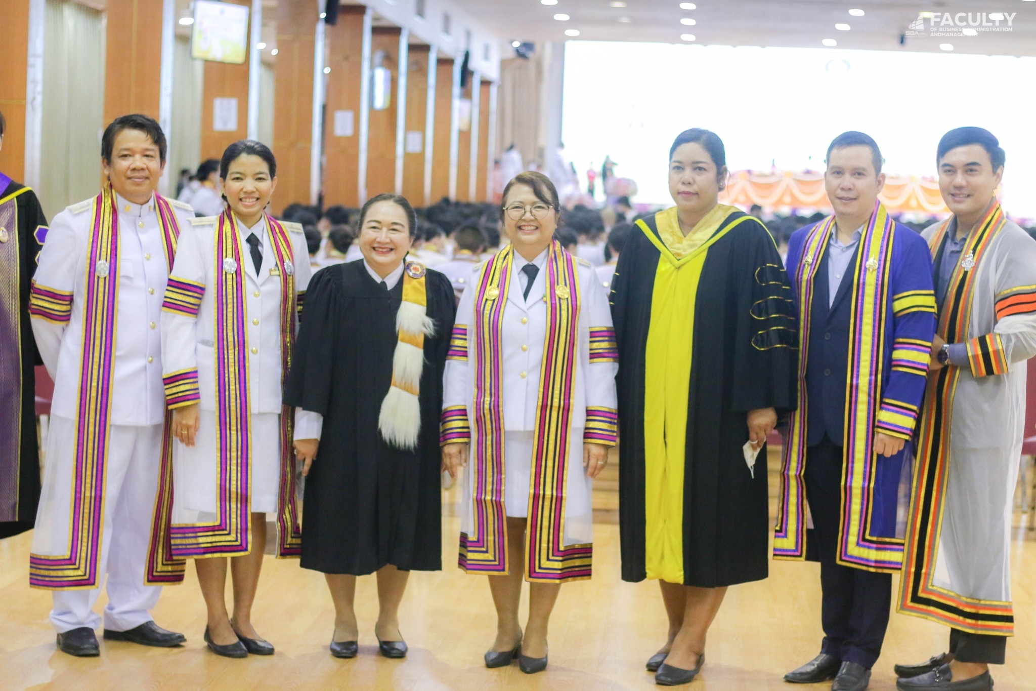 4 ก.ย. 66 พลเอก นิรุทธ เกตุสิริ นายกสภามหาวิทยาลัย พร้อมด้วย รศ.ธรรมรักษ์ ละอองนวล รักษาราชการแทนอธิการบดี กล่าวแสดงความยินดีกับบัณฑิตที่สำเร็จการศึกษาและเข้าฝึกซ้อมพิธีพระราชทานปริญญาบัตร